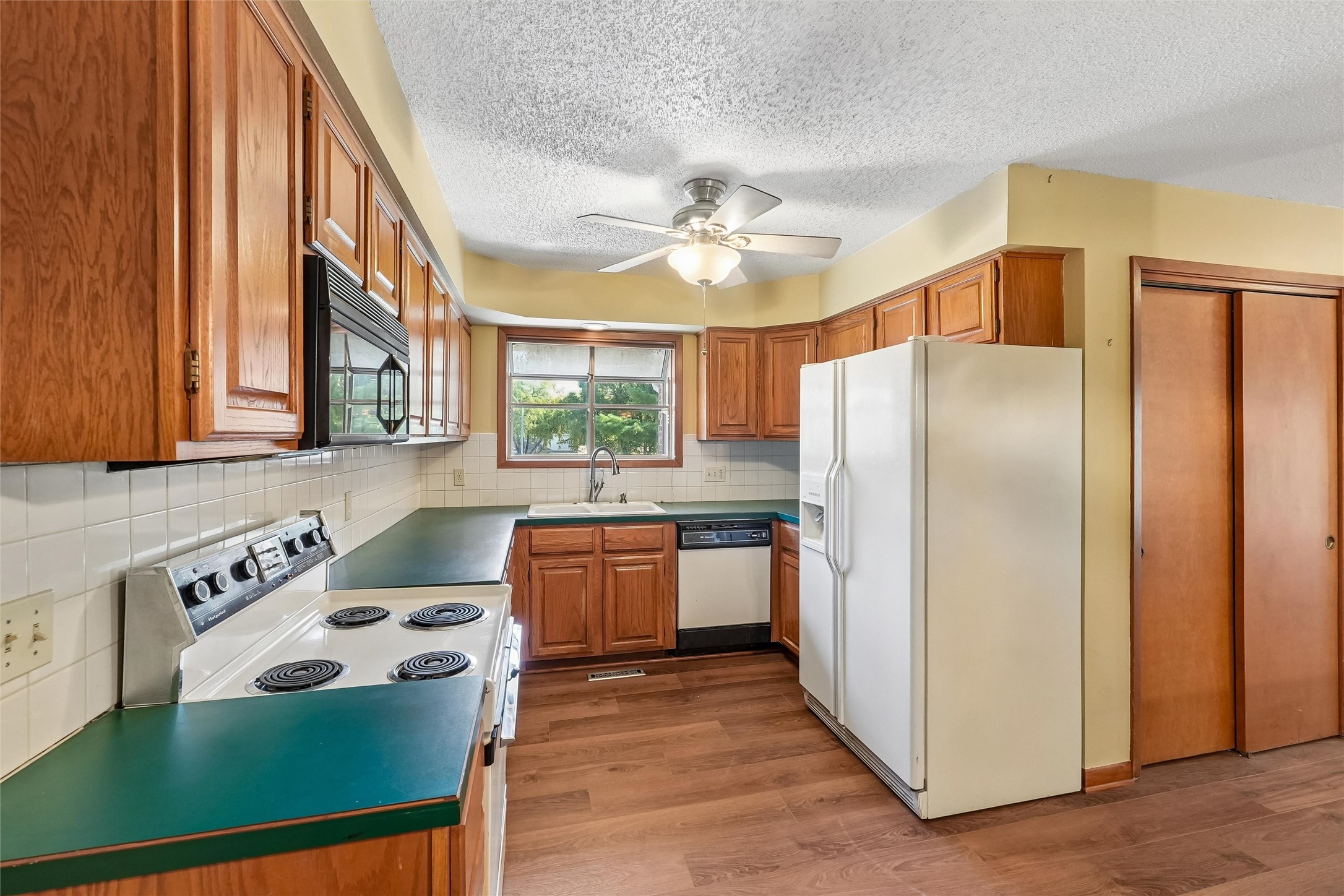 6856 Sharon Drive Property Photo 2