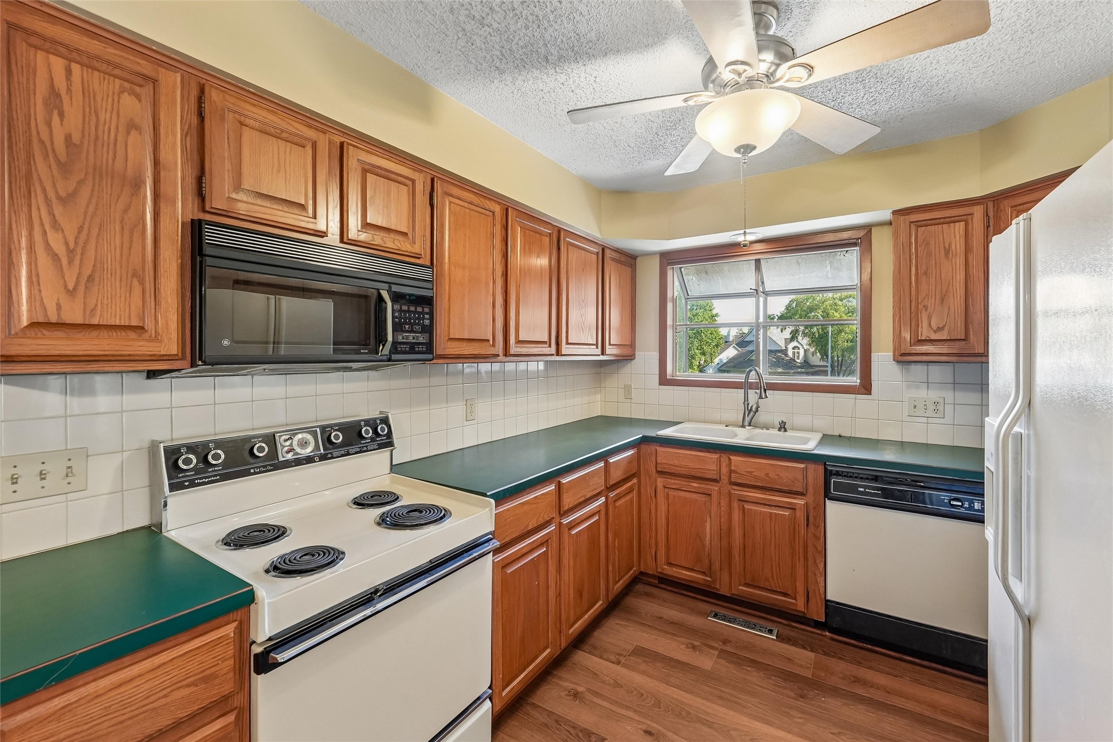 6856 Sharon Drive Property Photo 3