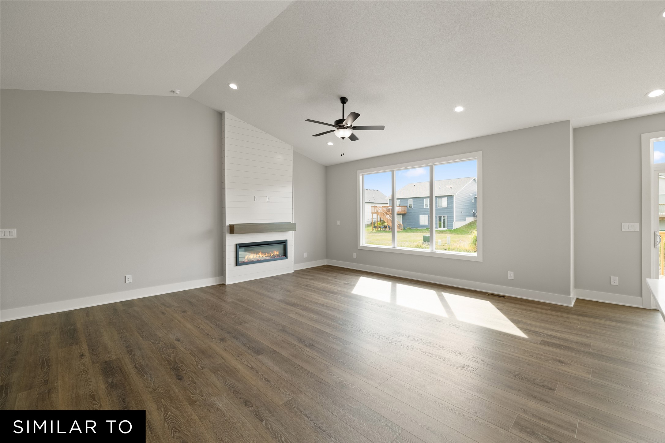 4718 180th Street Property Photo 3