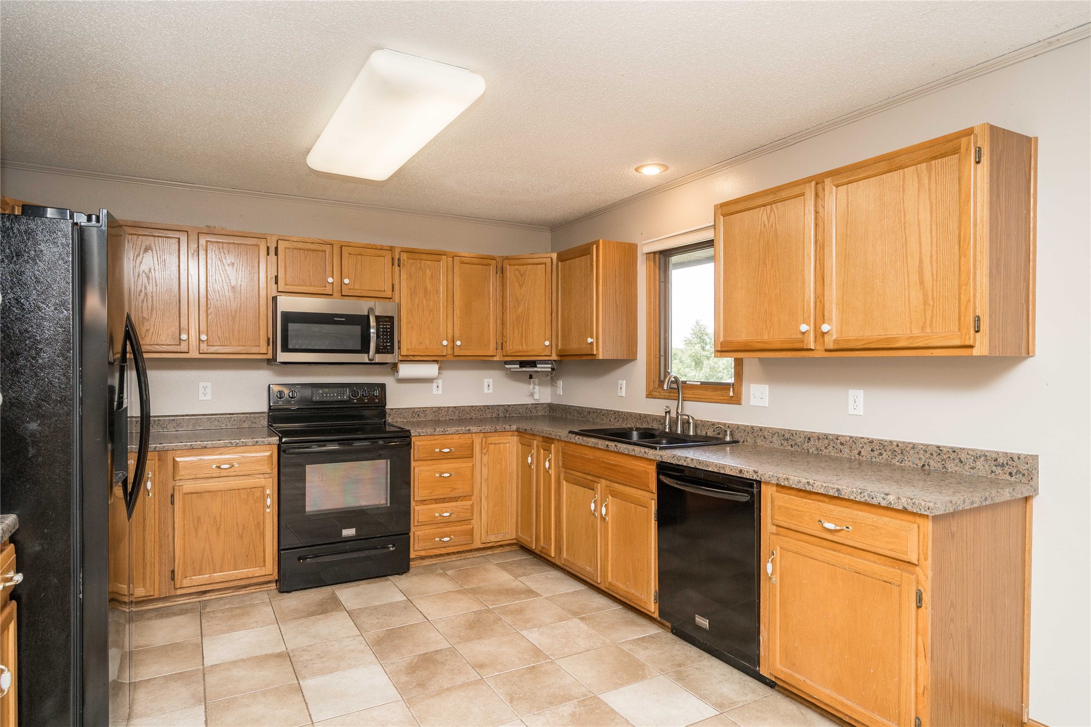 5213 Wakonda Drive Property Photo 2