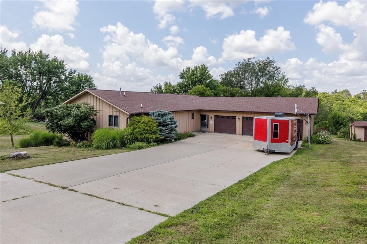 812 Lakeview Drive Property Photo 1