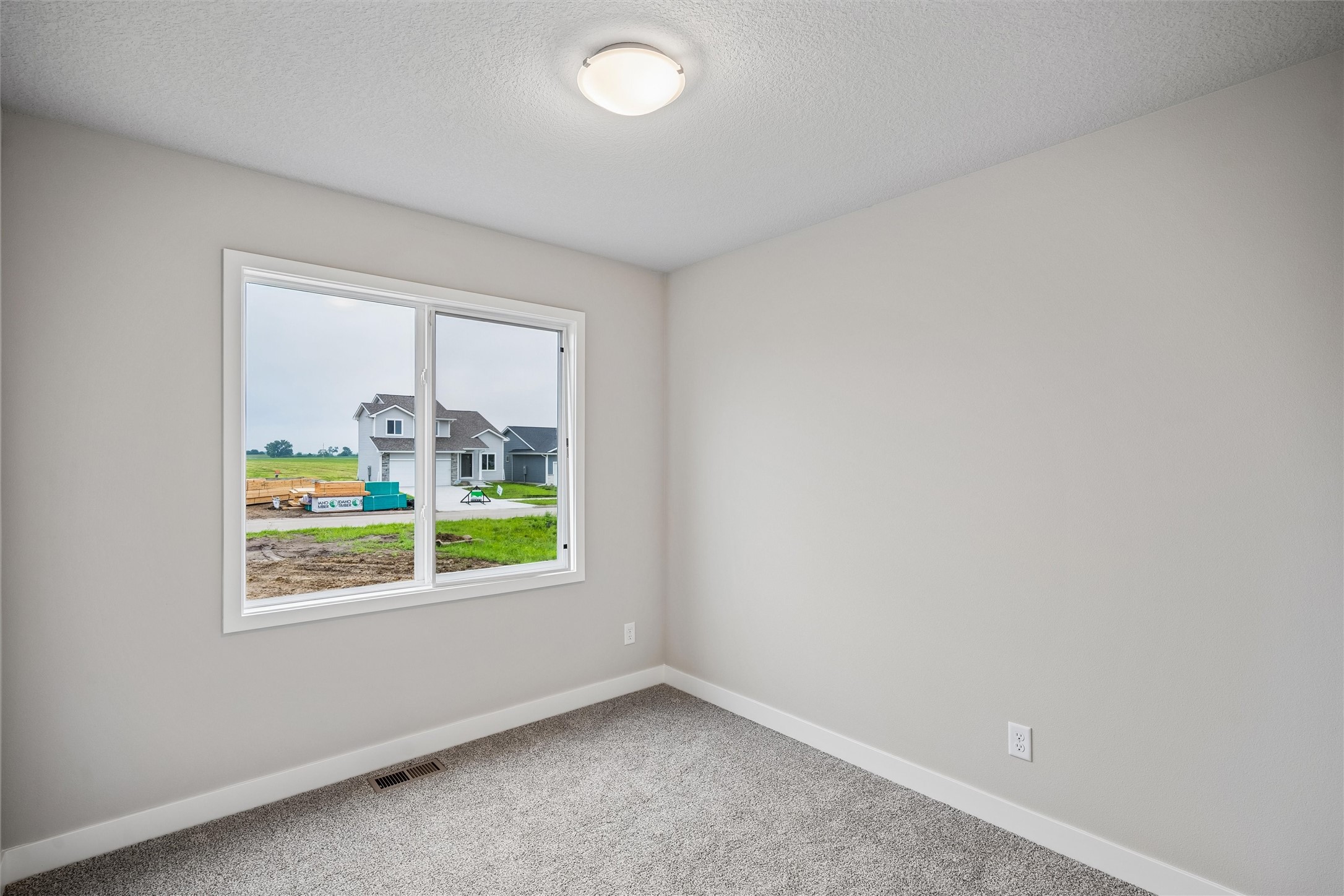 608 Ne Oak Ridge Drive Property Photo 8