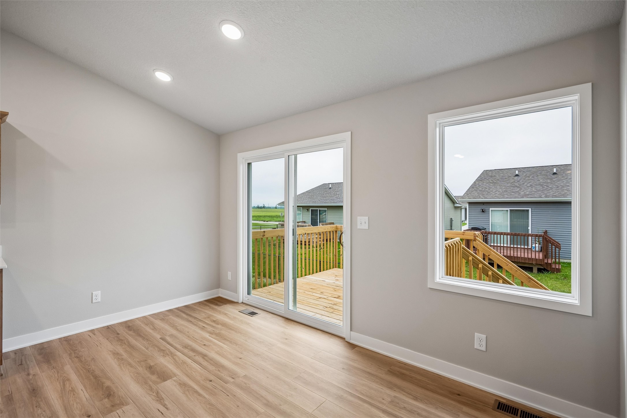 608 Ne Oak Ridge Drive Property Photo 11