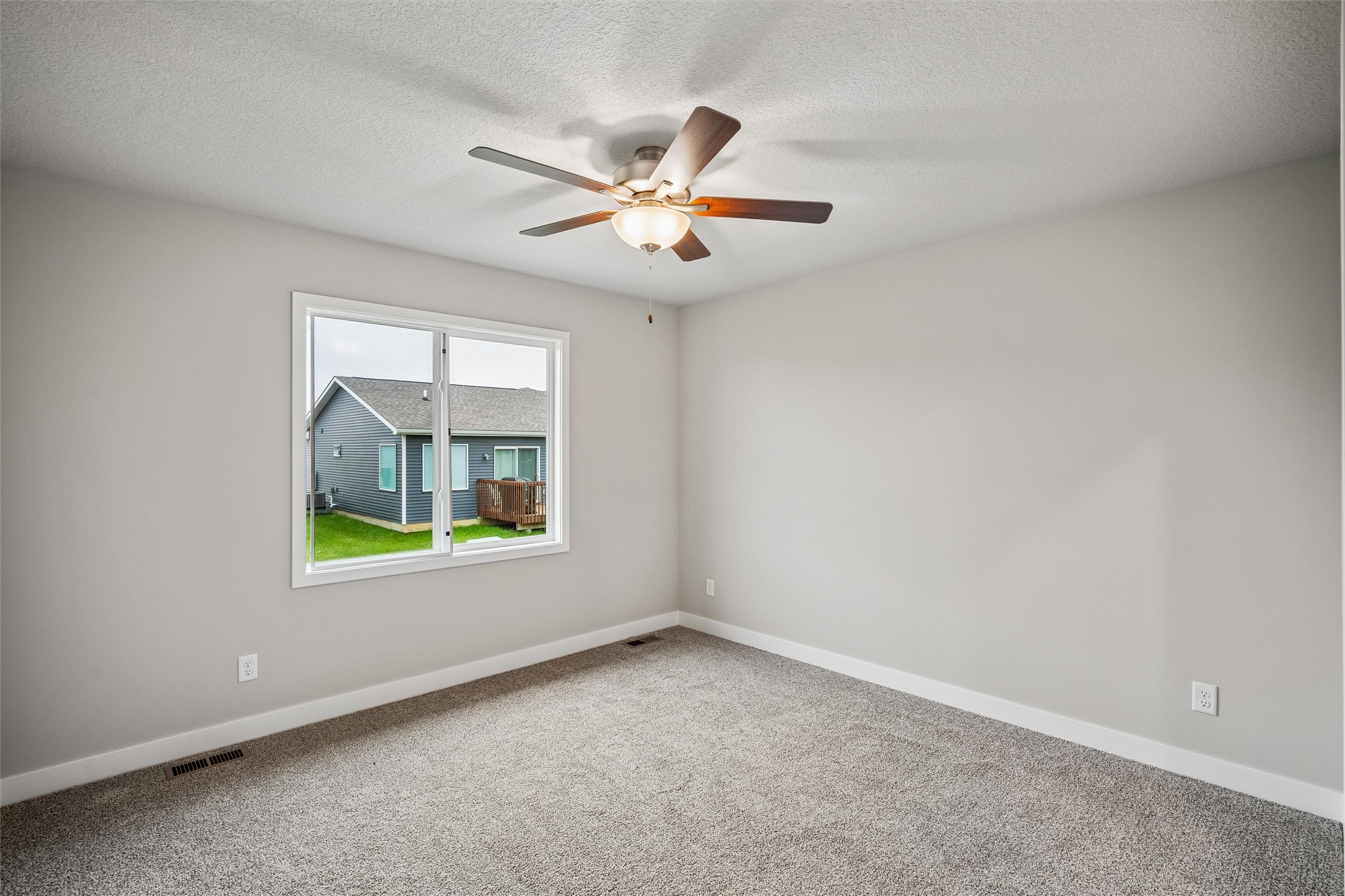 608 Ne Oak Ridge Drive Property Photo 12