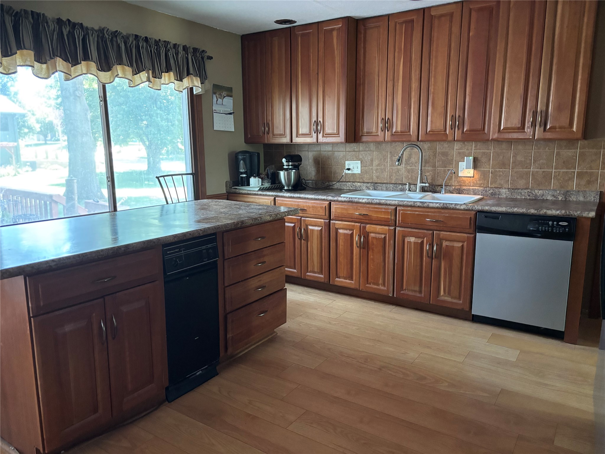 1101 Westview Drive Property Photo 3