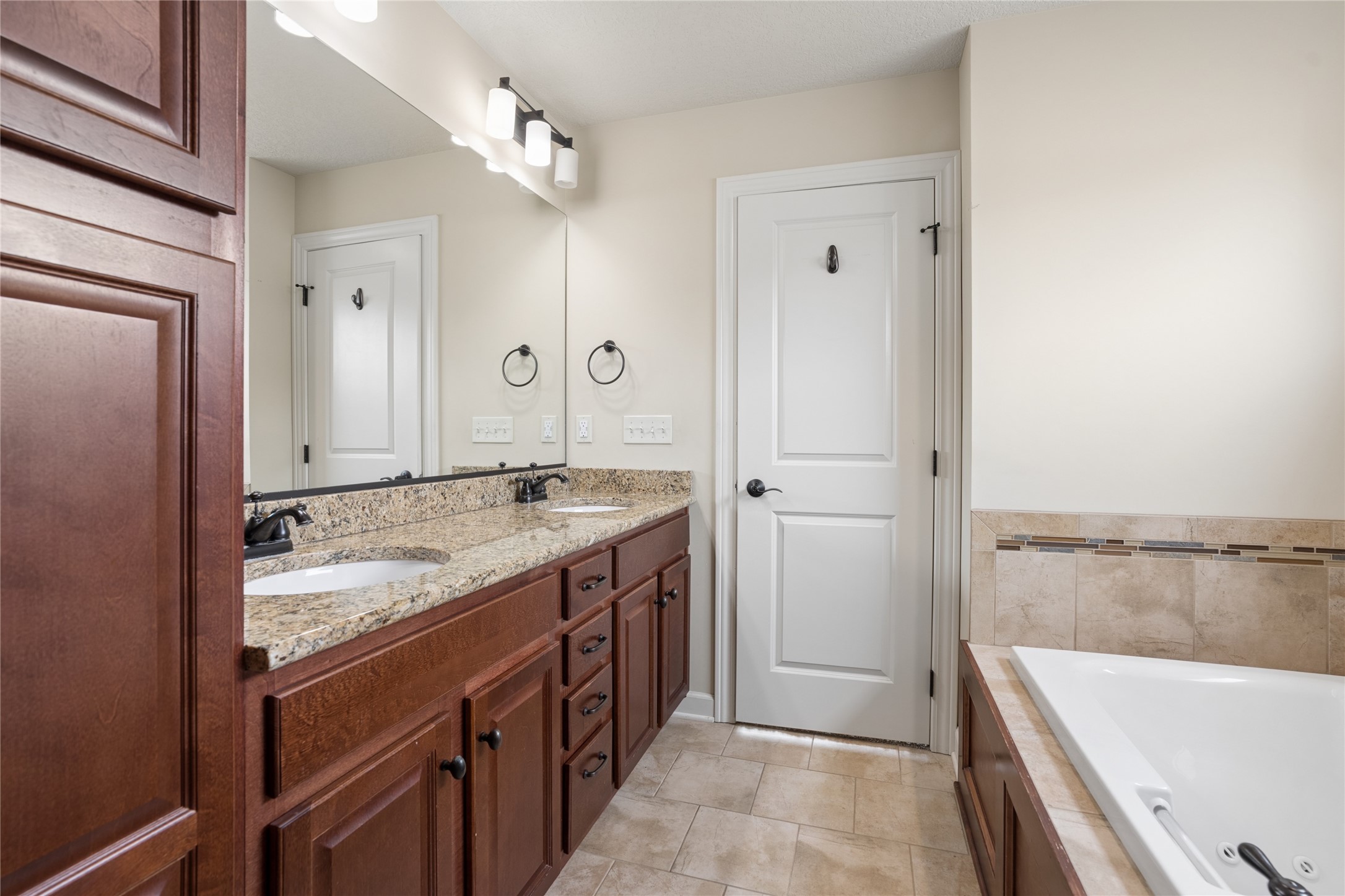6614 Cheldon Court Property Photo 20