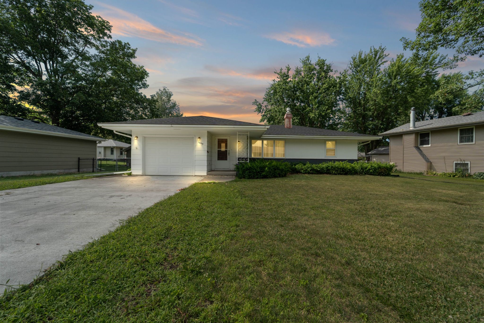 1309 S 11th Avenue E Property Photo 1