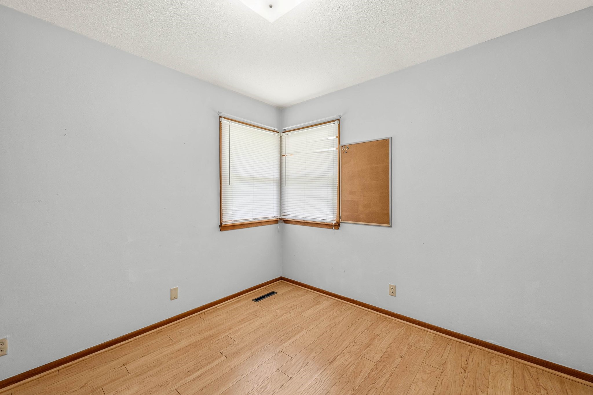1309 S 11th Avenue E Property Photo 17