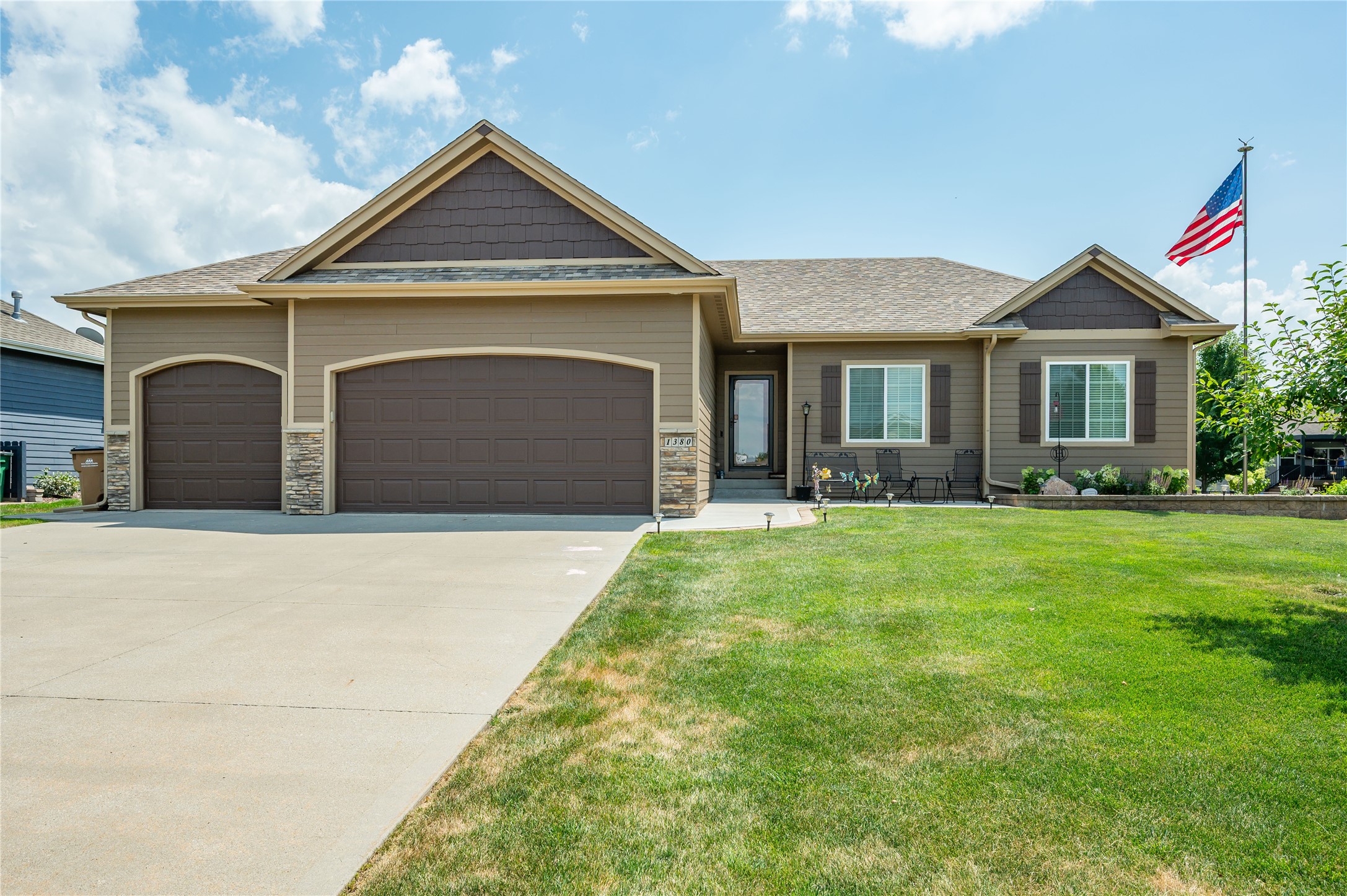 1380 E Pine Ridge Drive Property Photo 1