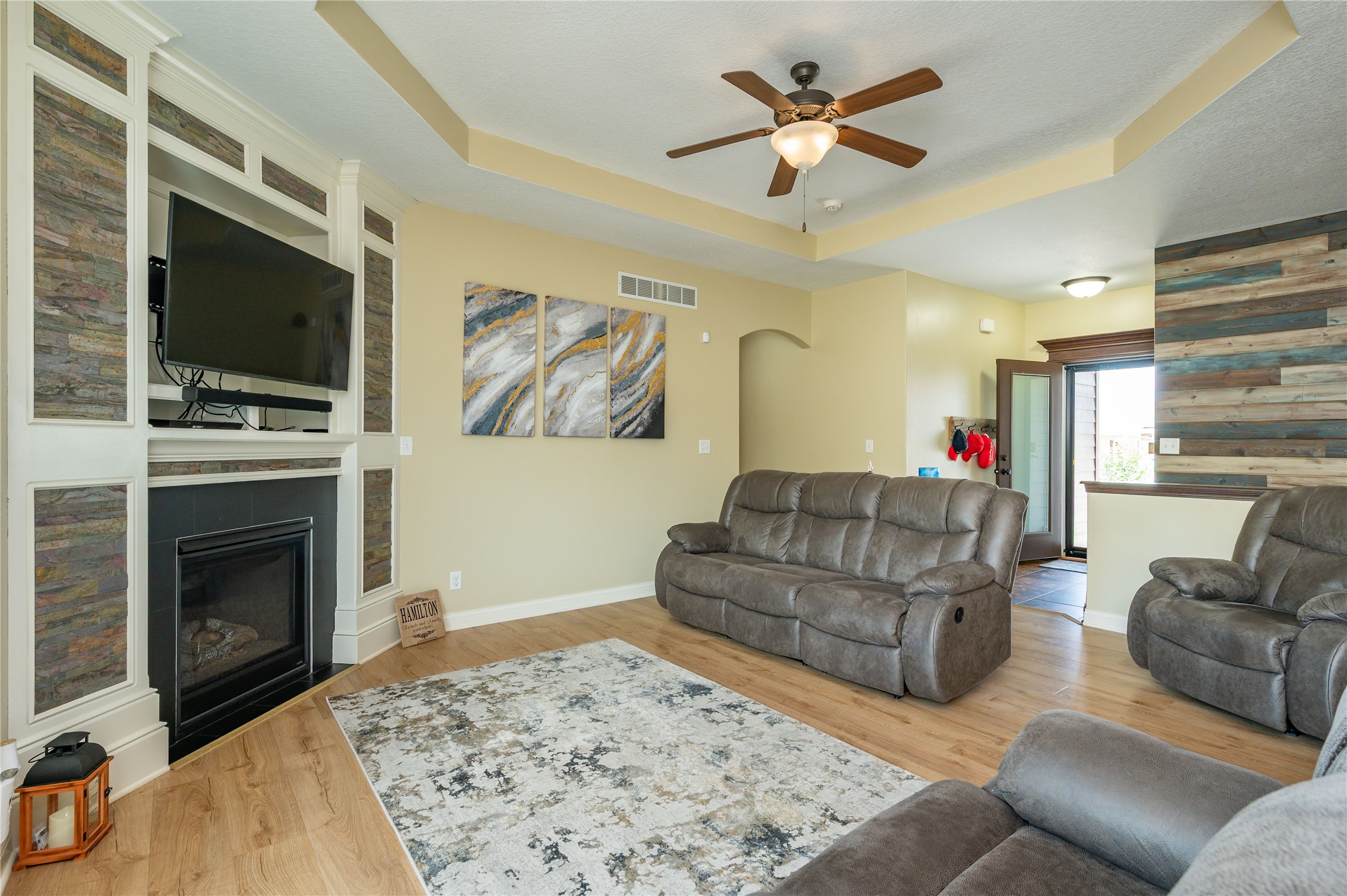 1380 E Pine Ridge Drive Property Photo 4