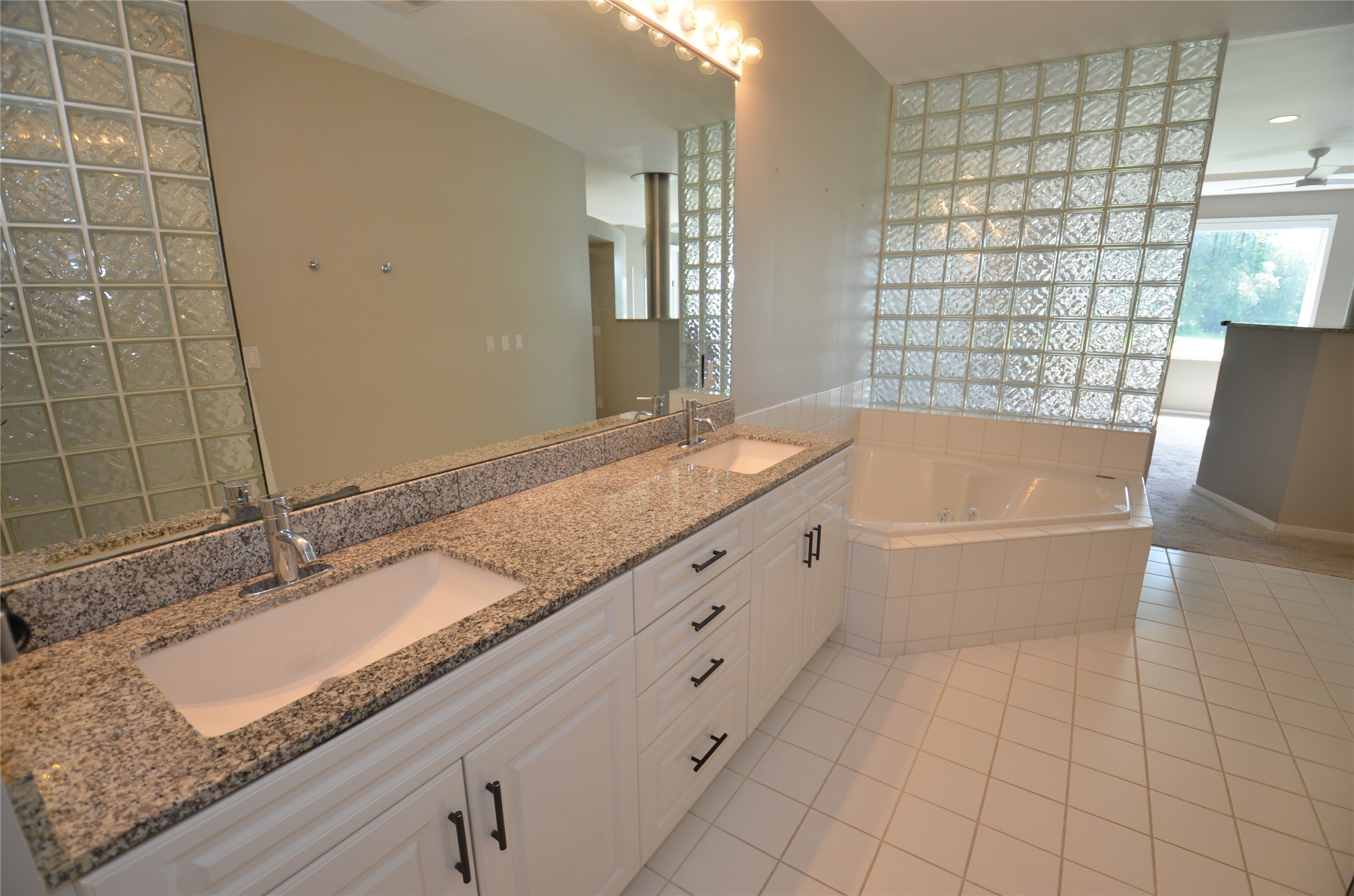 1112 Glen Oaks Drive Property Photo 11