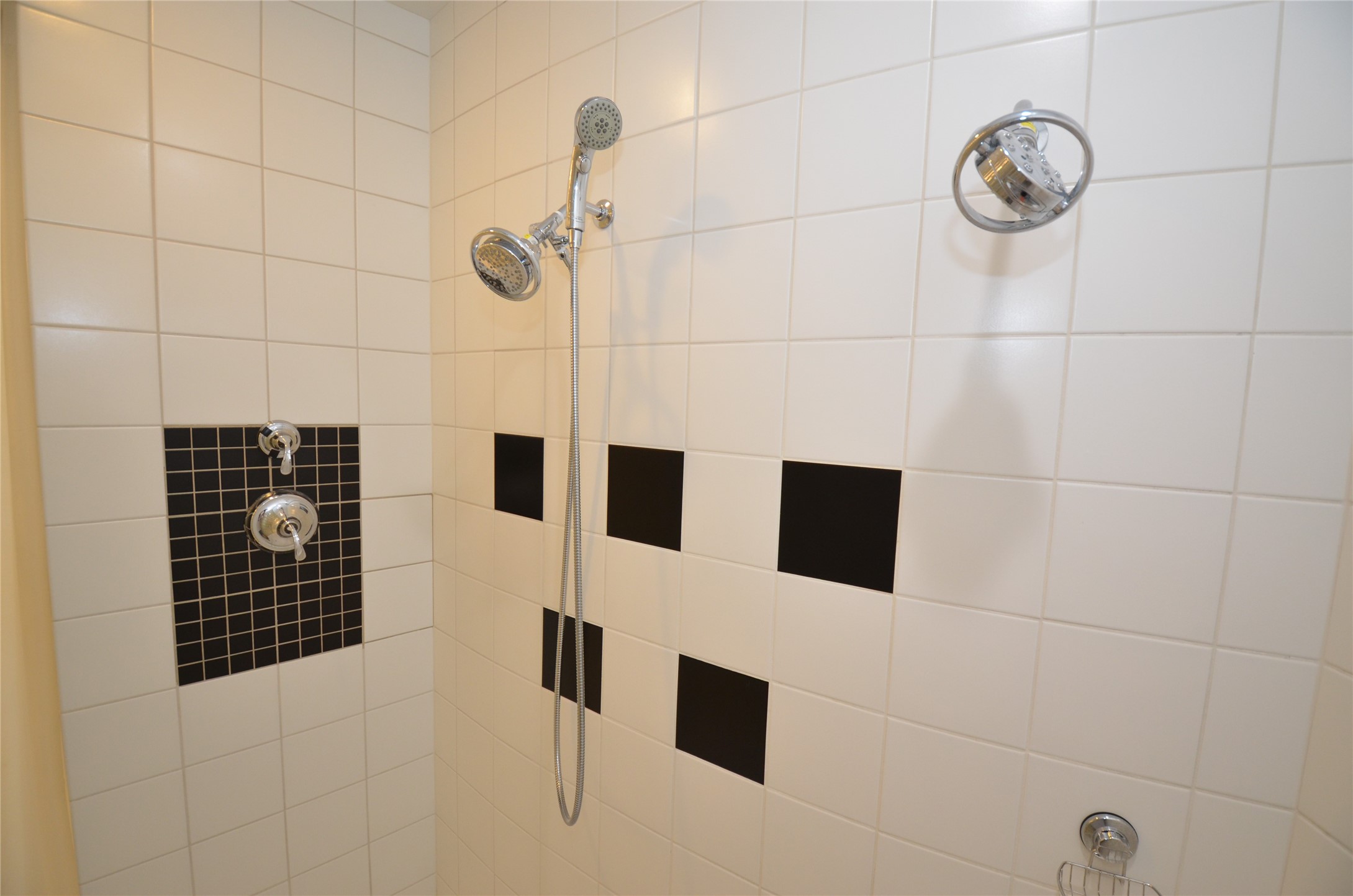 1112 Glen Oaks Drive Property Photo 12