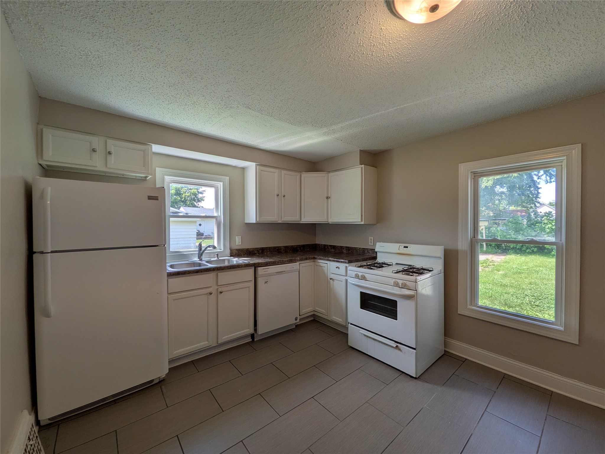 240 E Dunham Avenue Property Photo 7