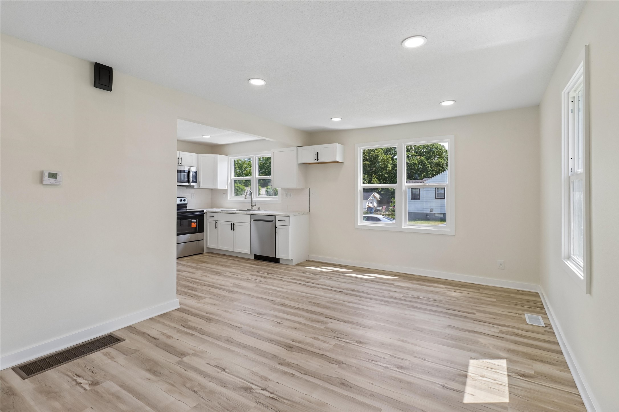 1601 E 21st Street Property Photo 4