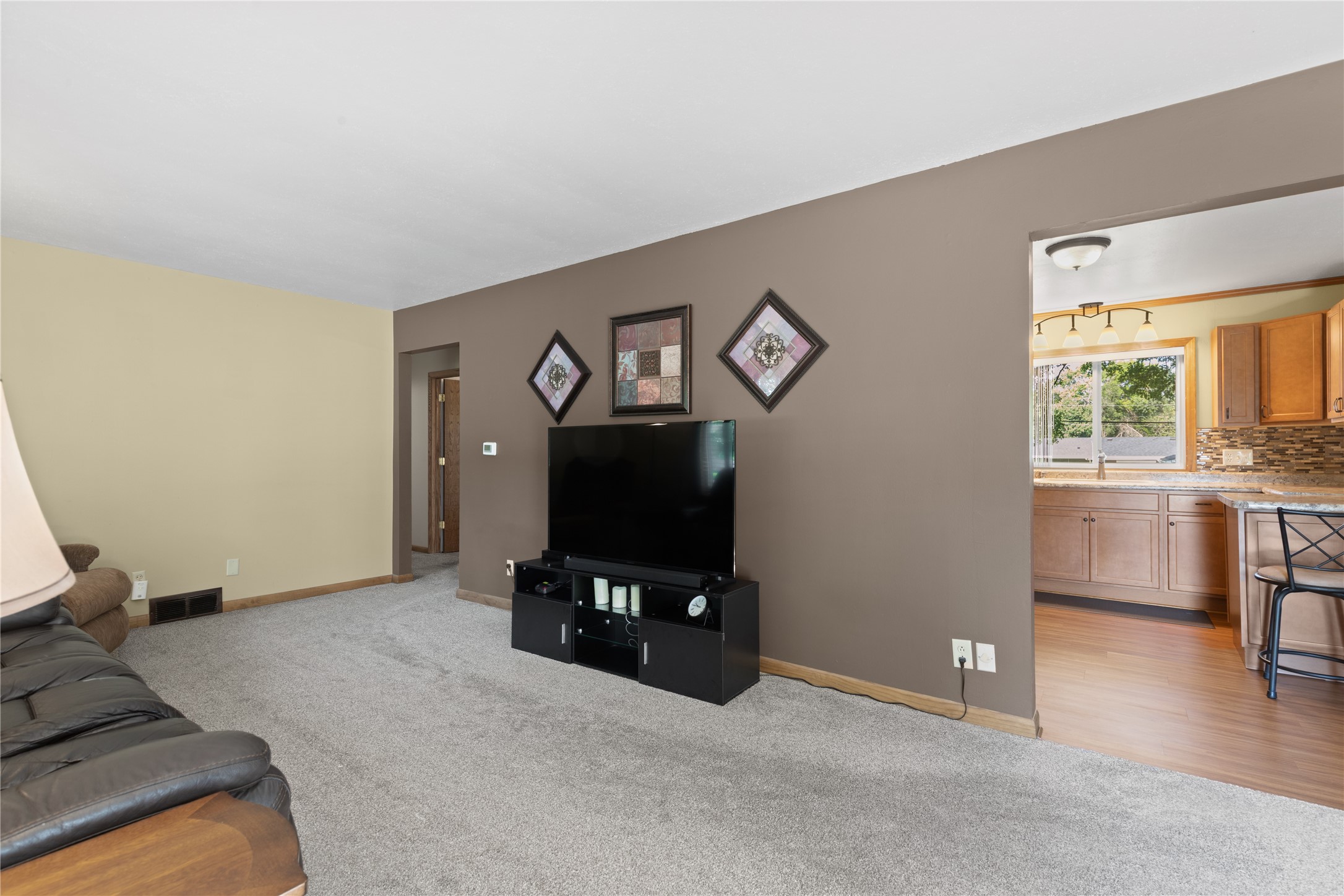 8022 Suncrest Drive Property Photo 4