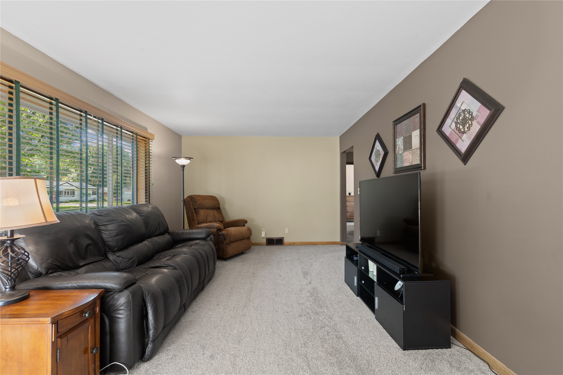 8022 Suncrest Drive Property Photo 5