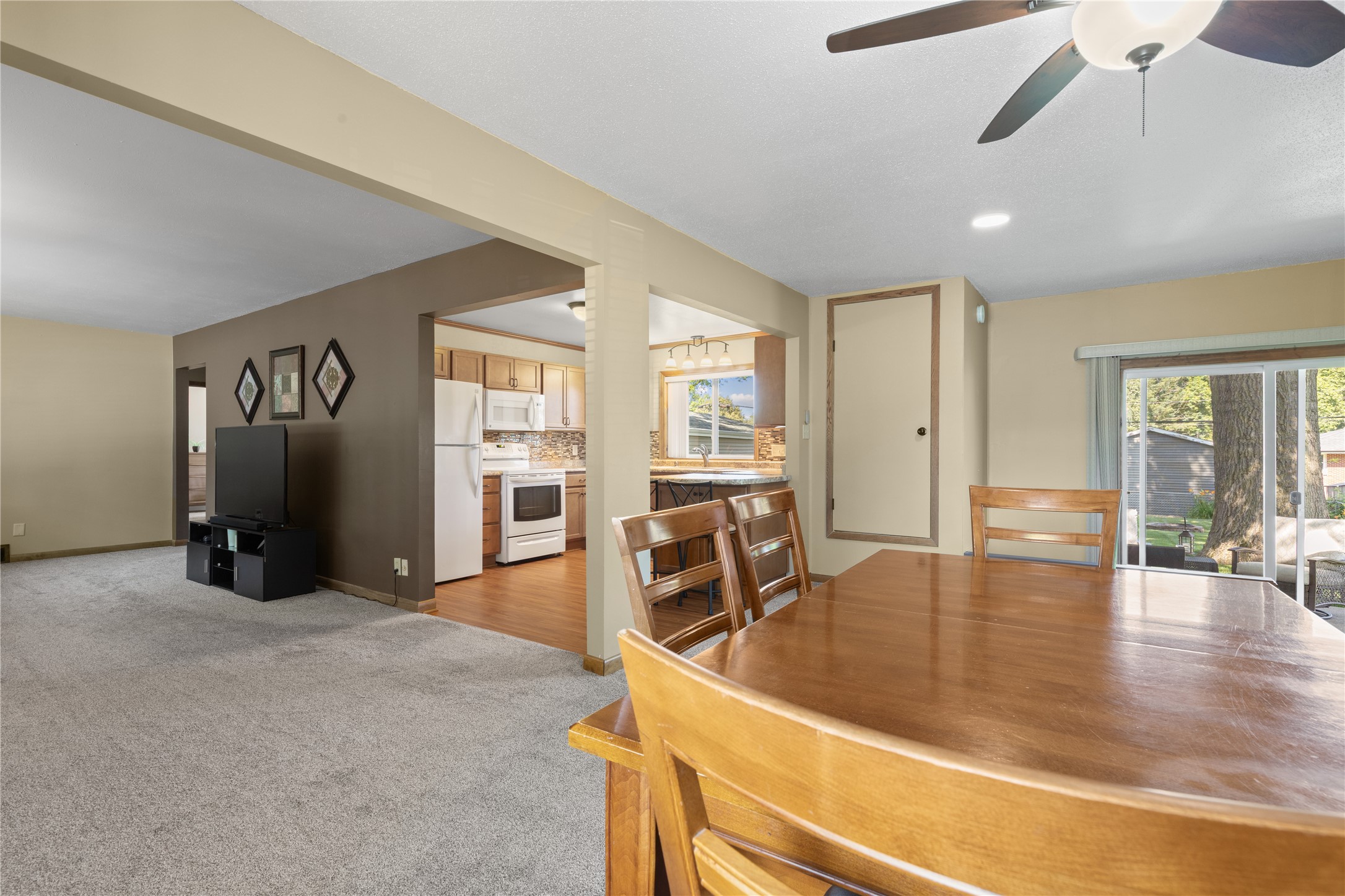 8022 Suncrest Drive Property Photo 7
