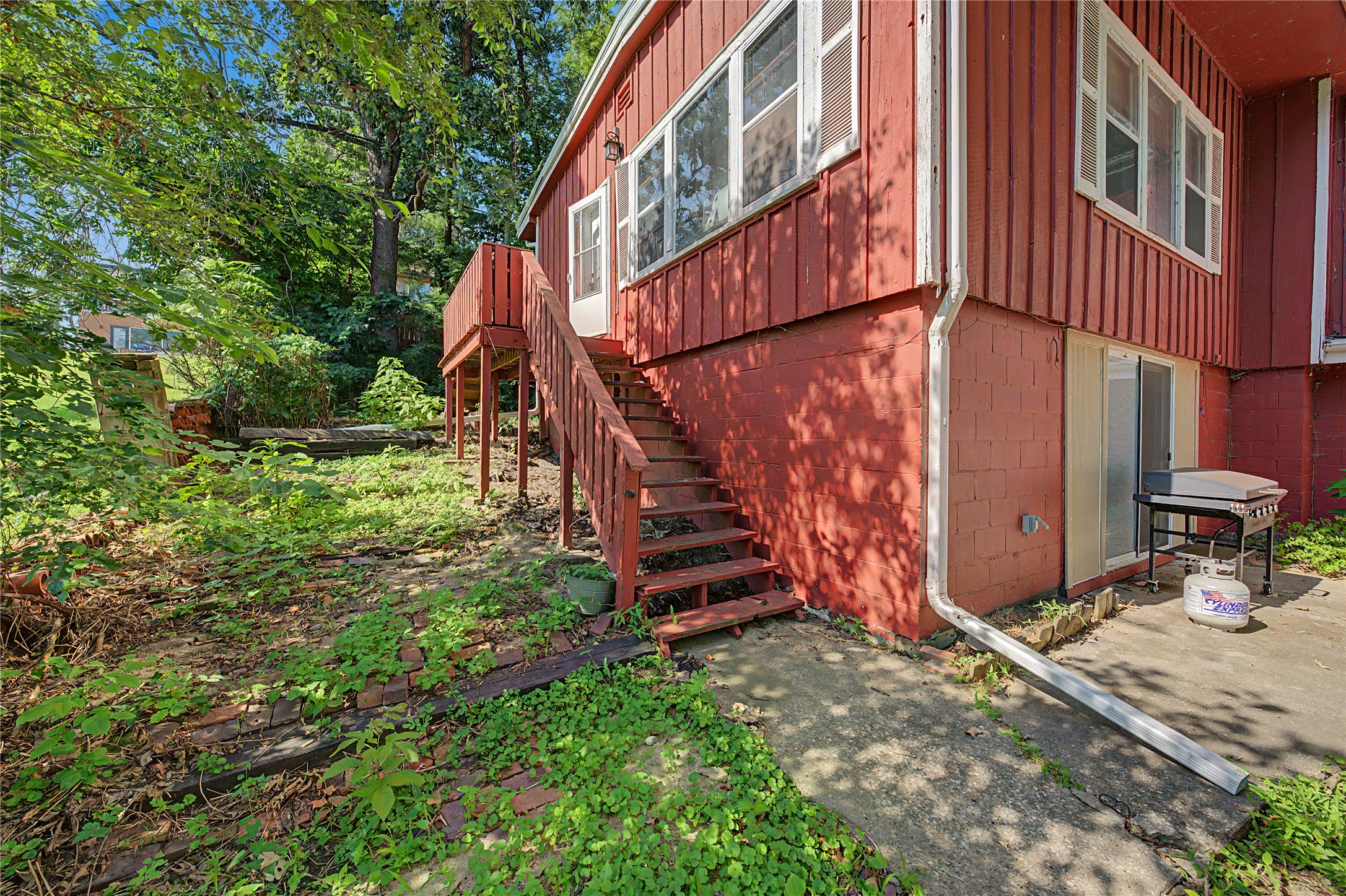 217 Franklin Avenue Property Photo 3