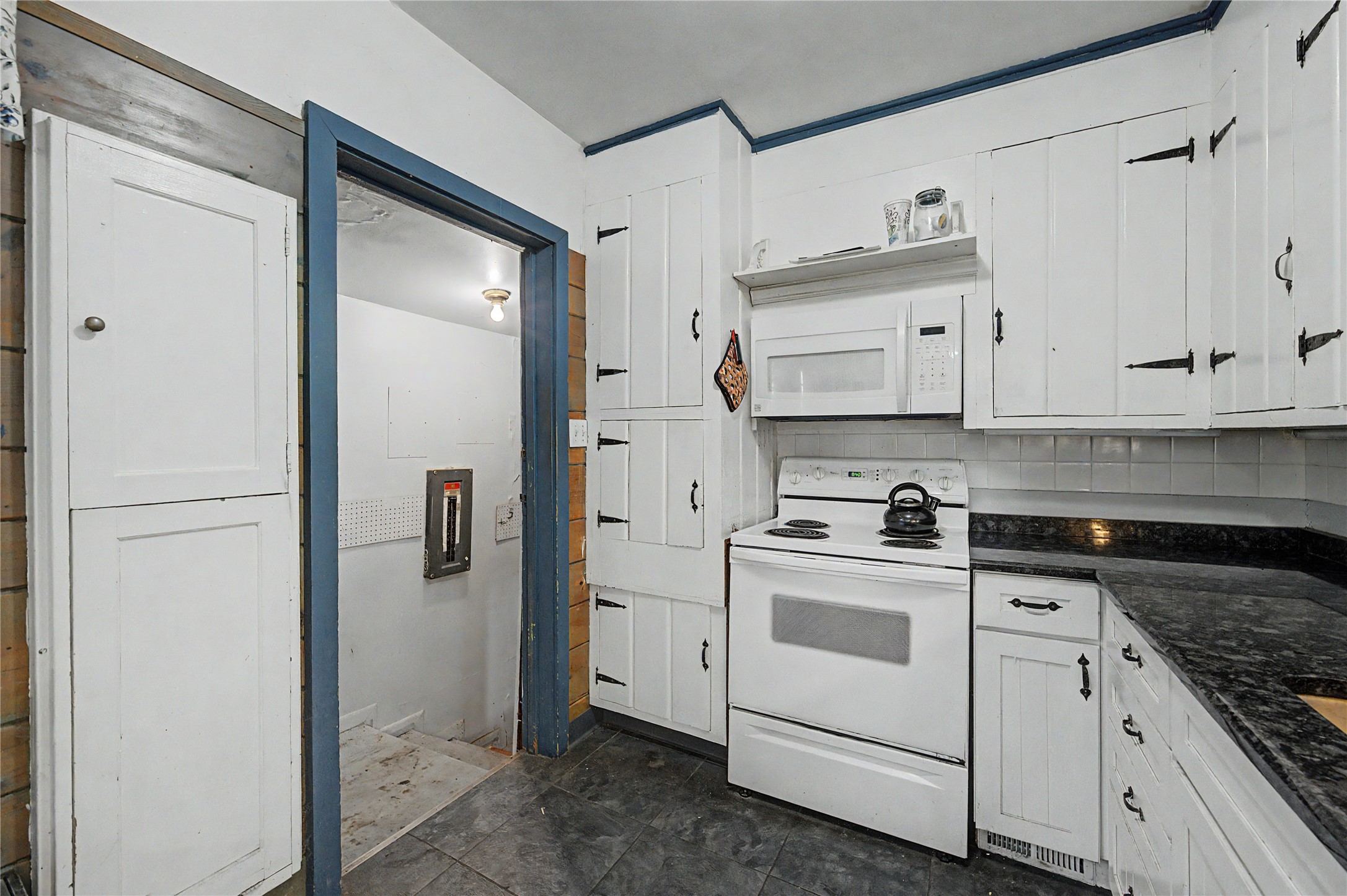 217 Franklin Avenue Property Photo 7