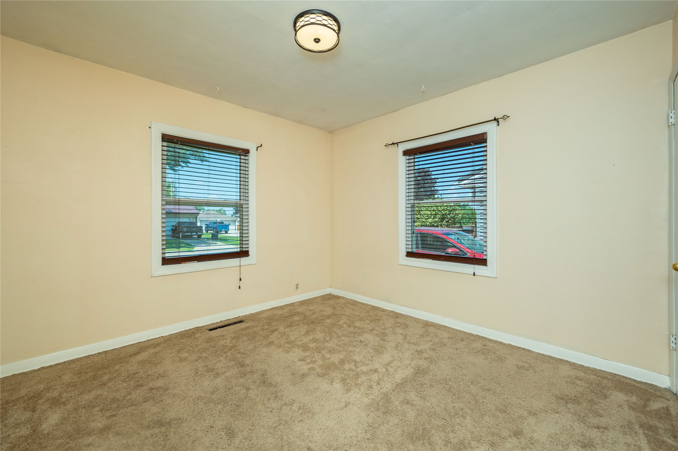 1014 S 11th Avenue Property Photo 8