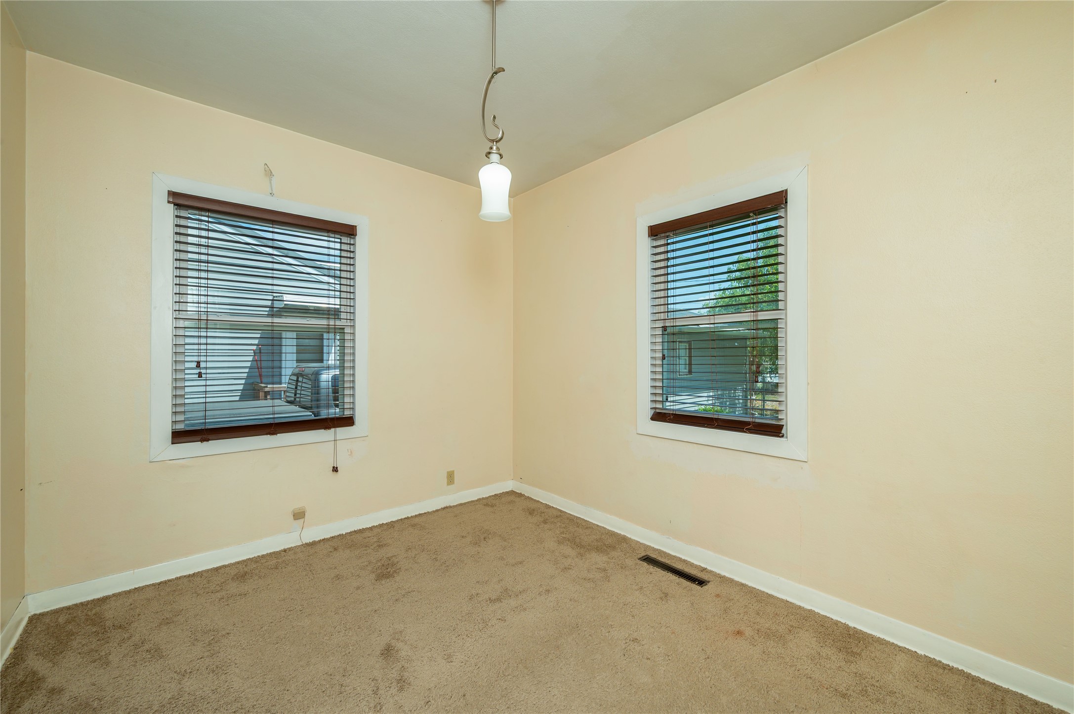 1014 S 11th Avenue Property Photo 9