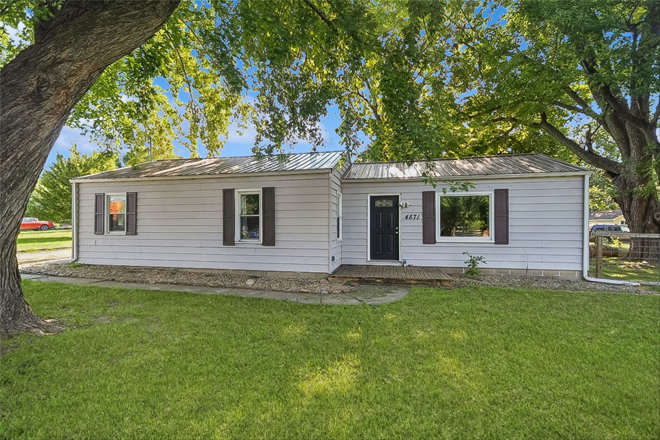 4571 E 38th Street Property Photo 1