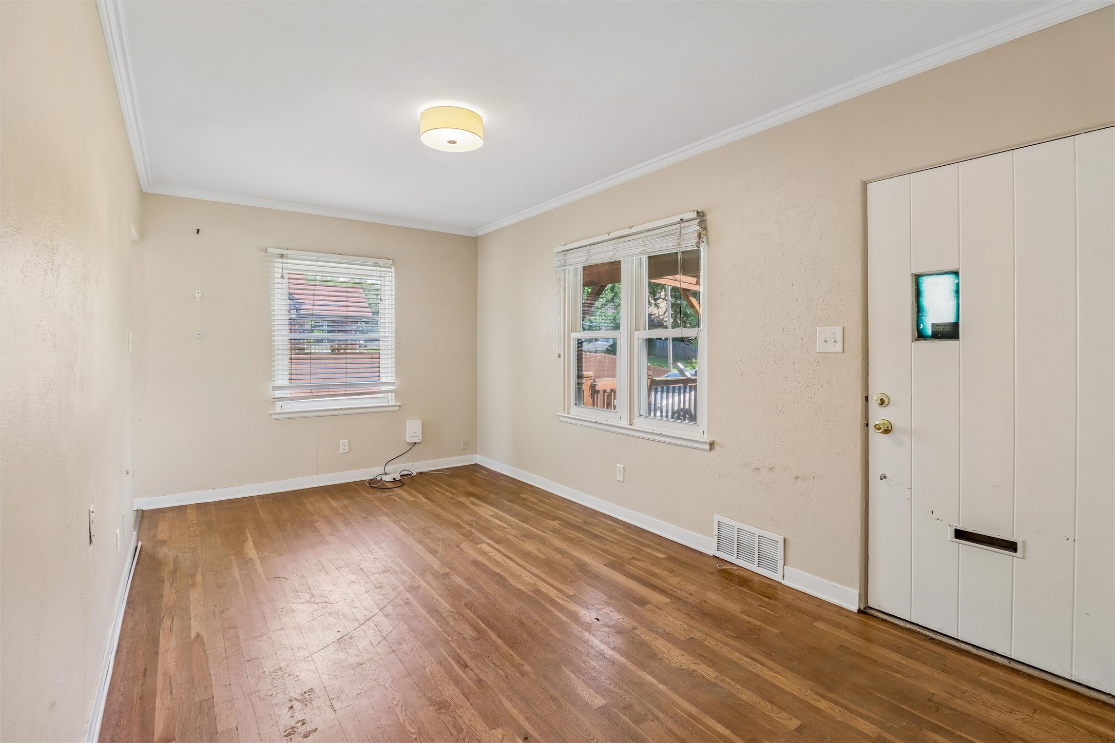 2012 E 27th Street Property Photo 4