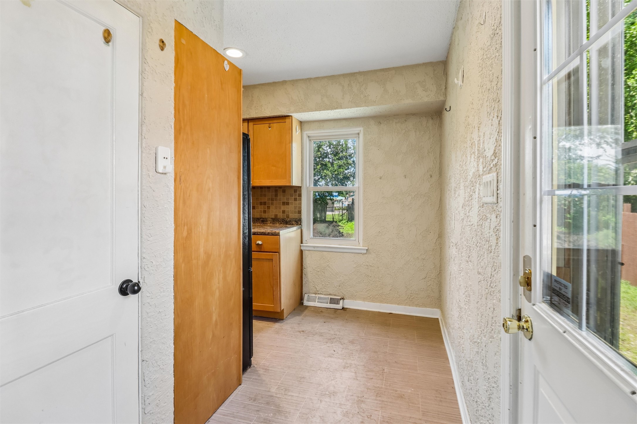 2012 E 27th Street Property Photo 6