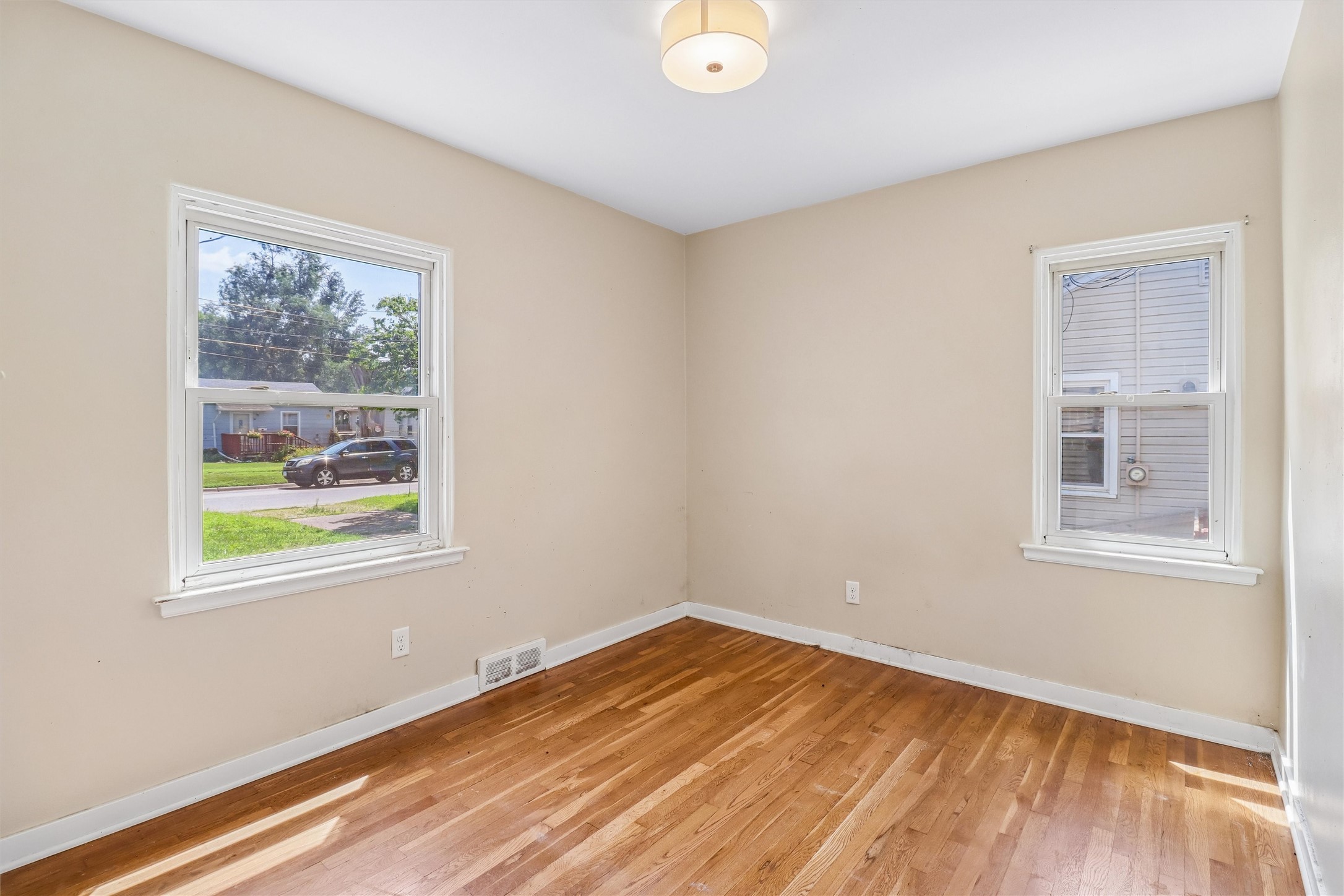 2012 E 27th Street Property Photo 8