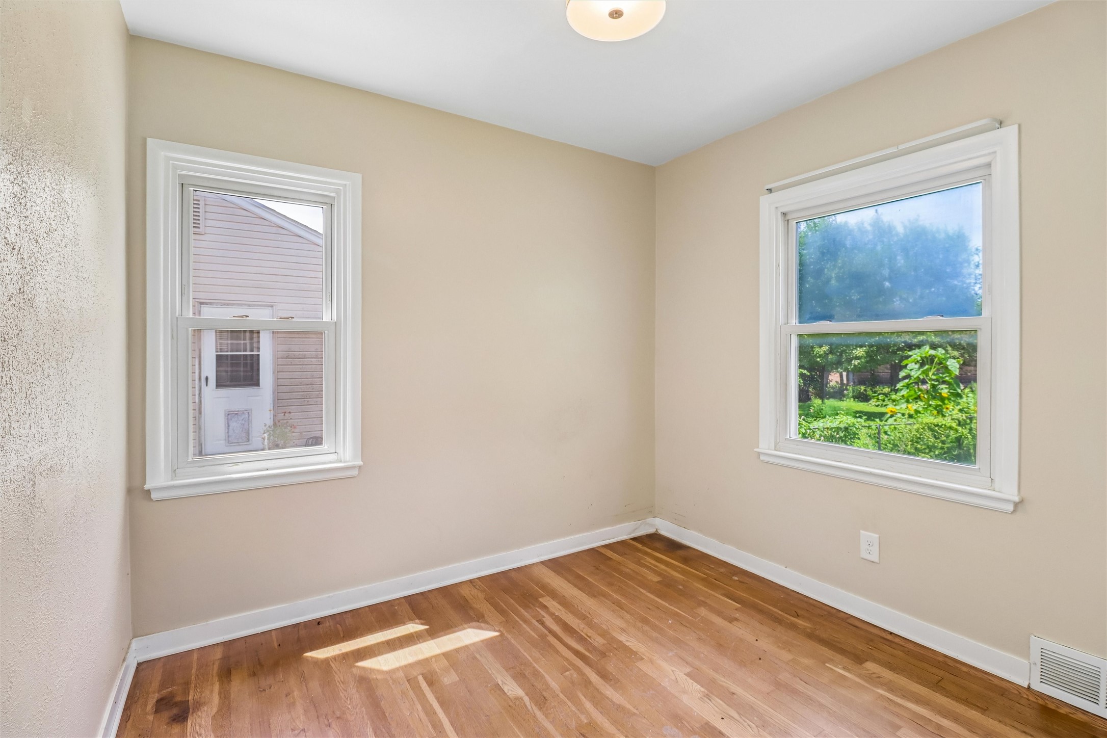 2012 E 27th Street Property Photo 10