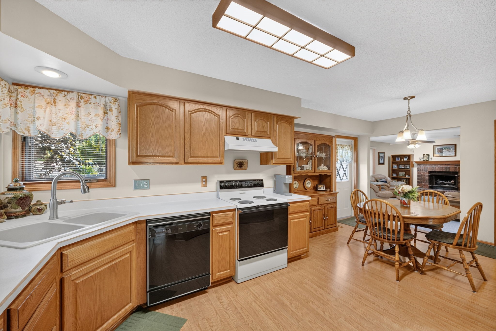 1299 Bentwood Court Property Photo 6