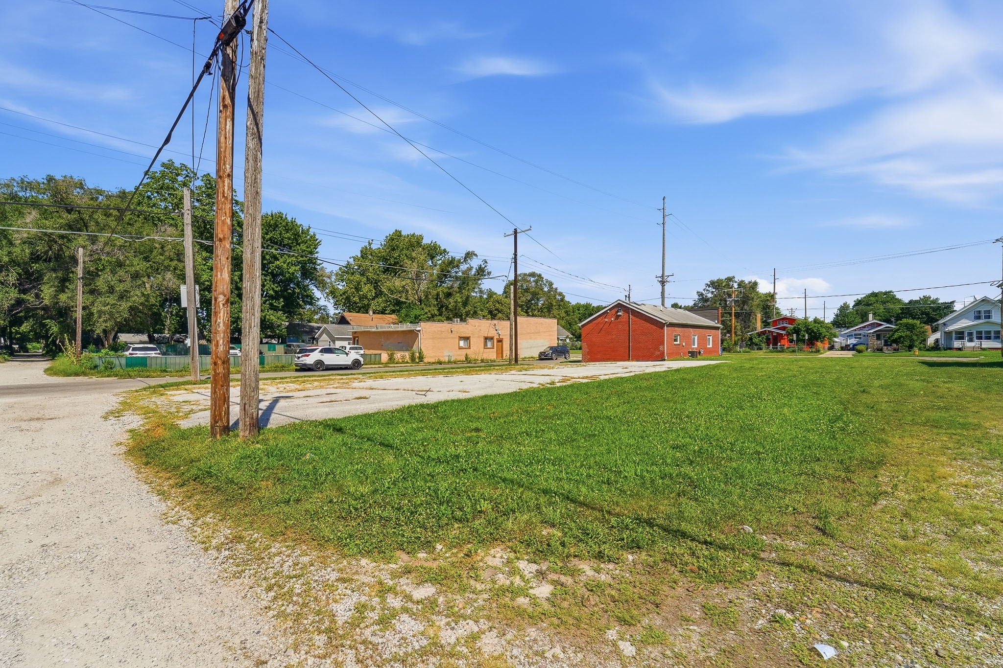 2301 E Grand Avenue Property Photo 4