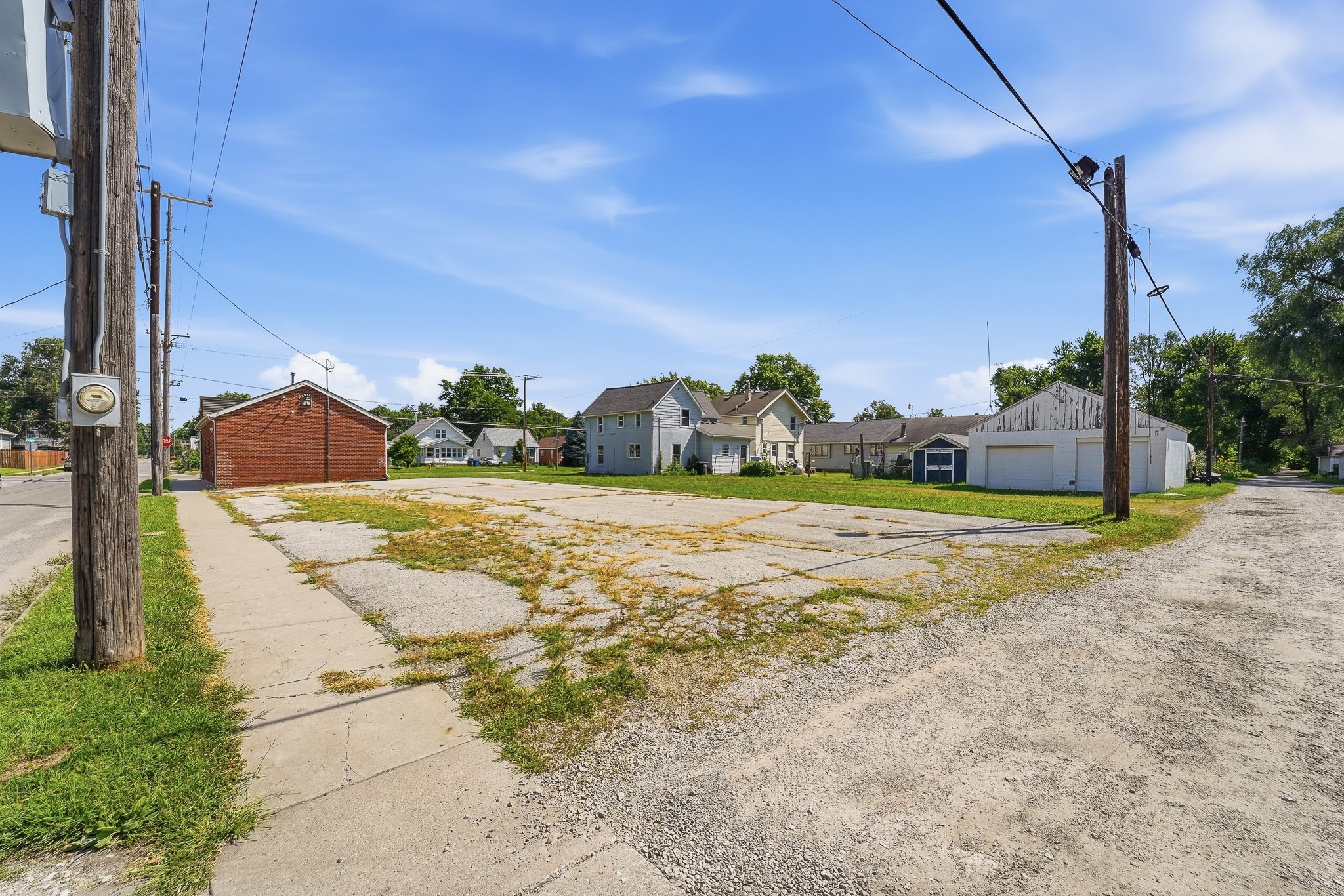 2301 E Grand Avenue Property Photo 5