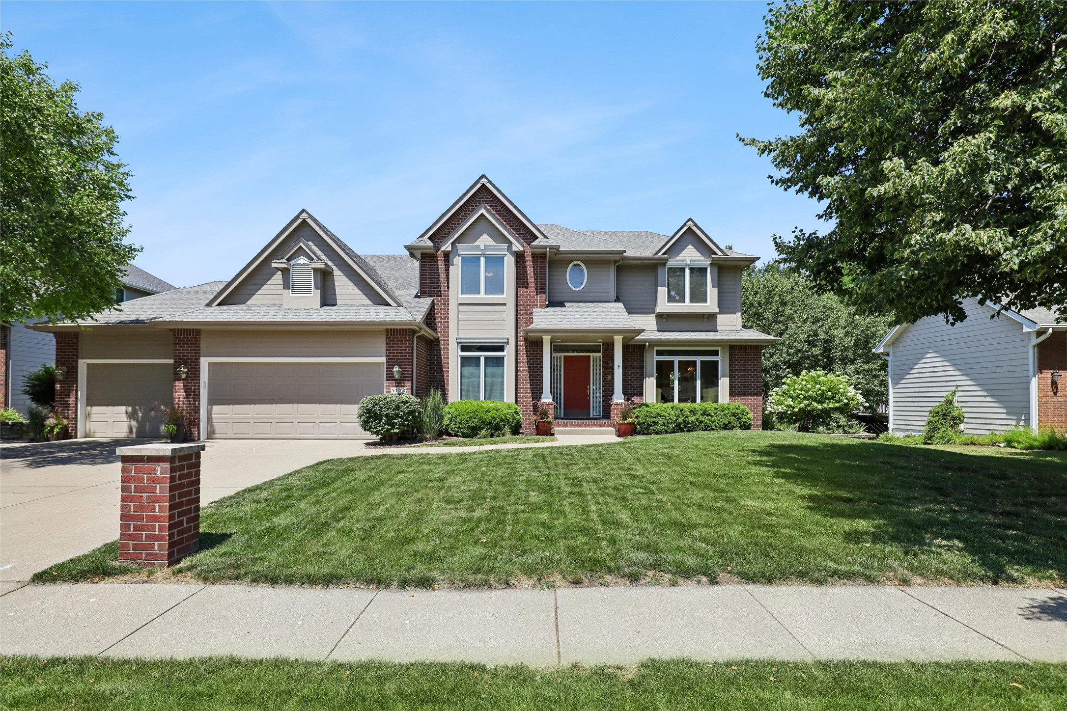 5773 Coachlight Court Property Photo 1