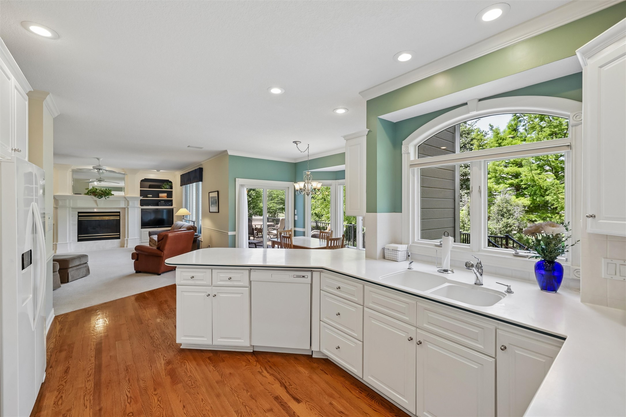 5773 Coachlight Court Property Photo 6