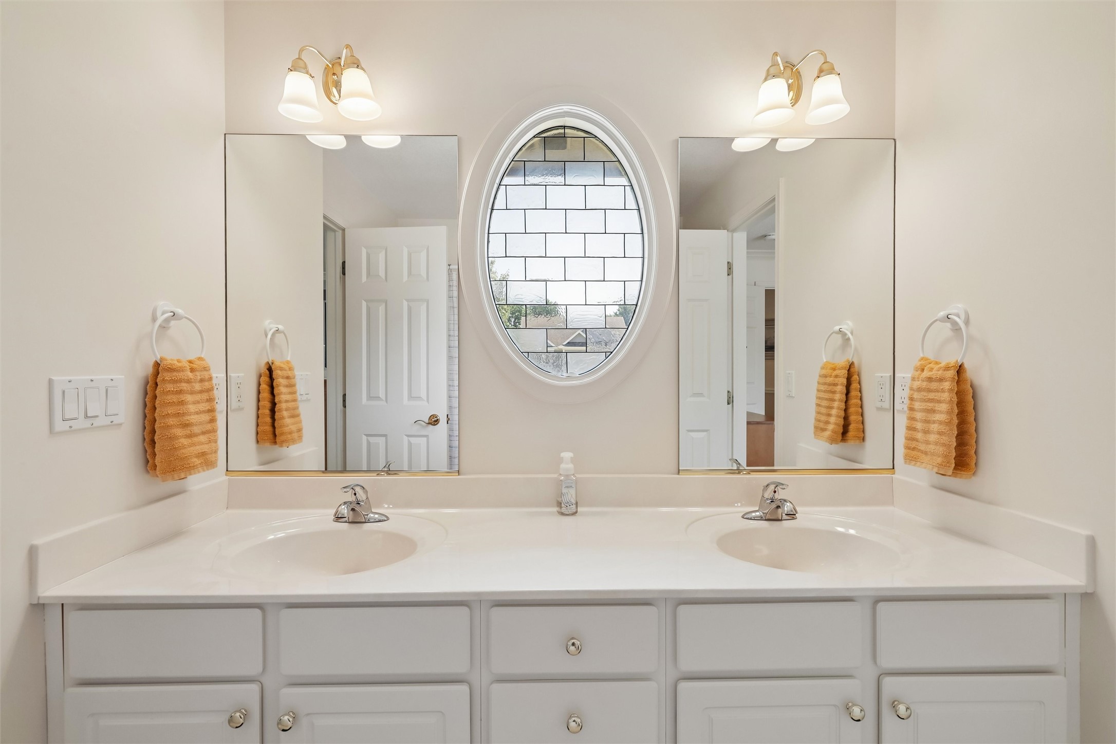 5773 Coachlight Court Property Photo 18