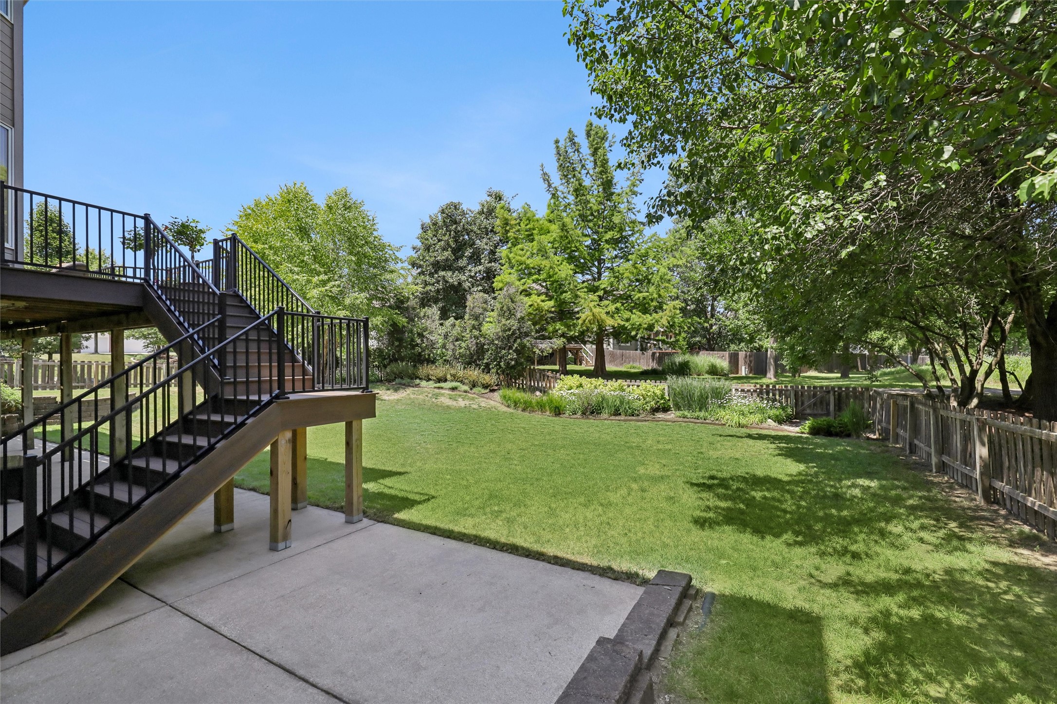 5773 Coachlight Court Property Photo 29