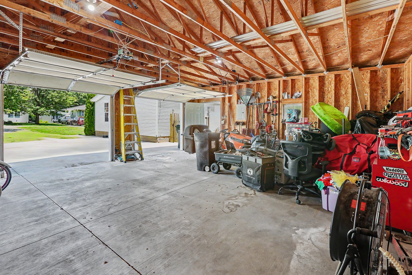 711 E North Street Property Photo 22