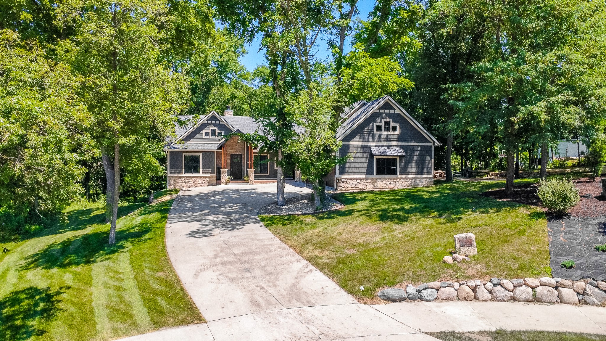 5692 SW Lake Ridge Drive Property Photo 1