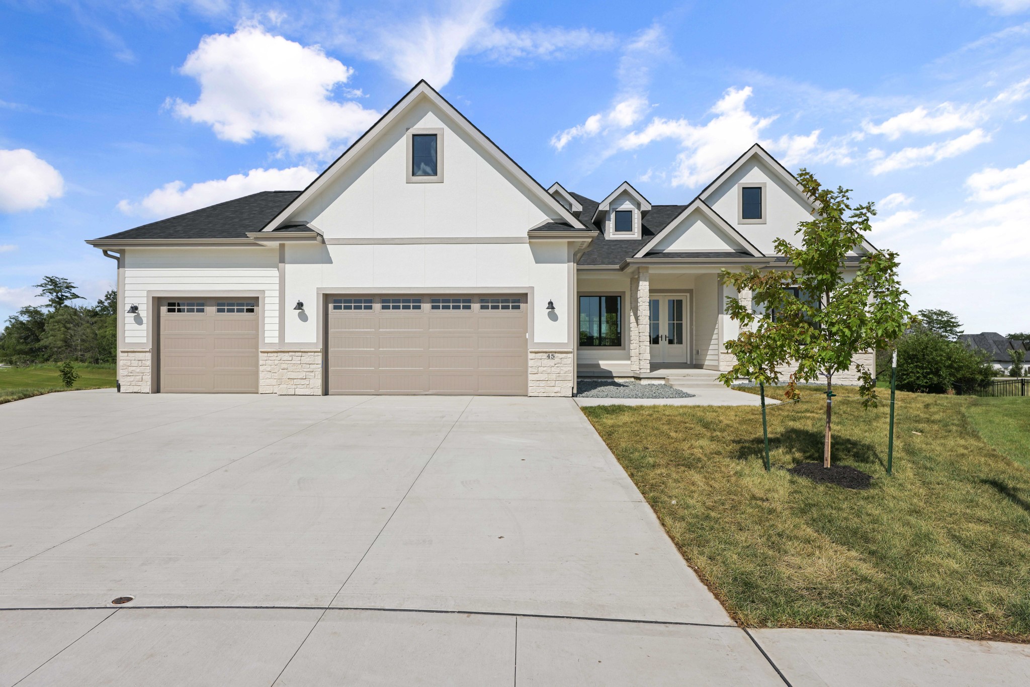 45 Nw Crabtree Lane Property Photo 1