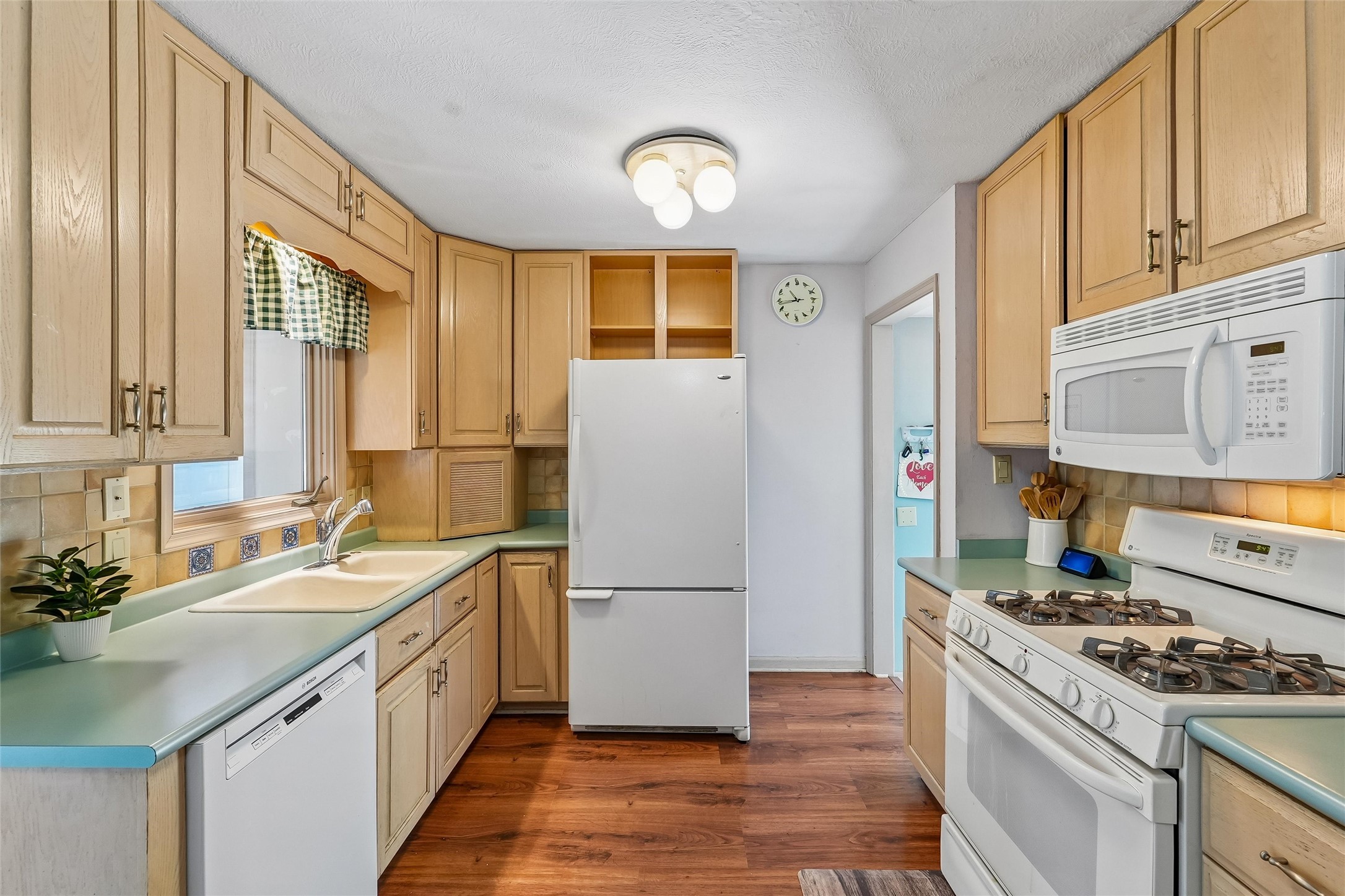 2313 E 25th Street Property Photo 4