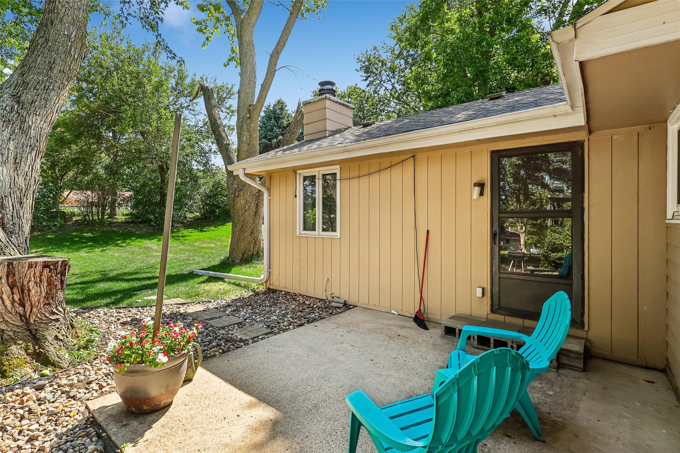 8912 Urbandale Avenue Property Photo 16