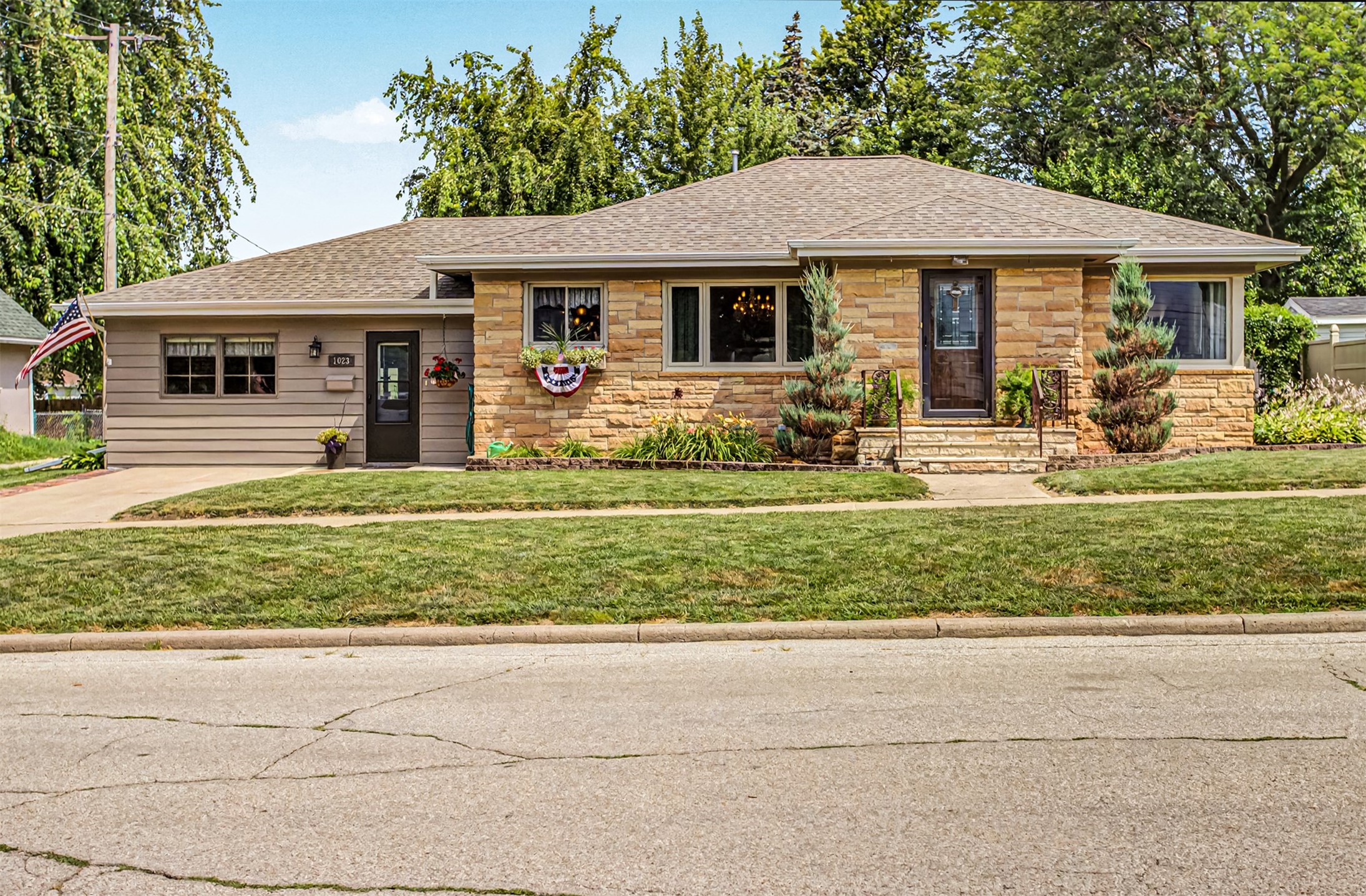 1023 3rd Street Property Photo 2