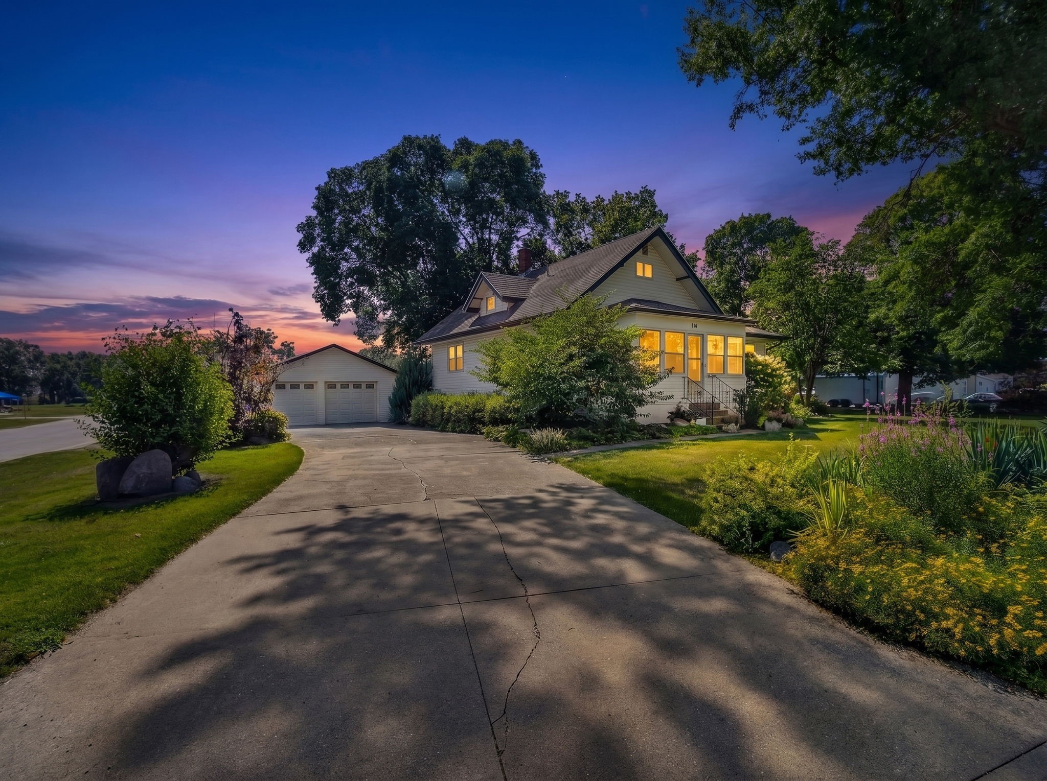 655 2nd Street Property Photo 1