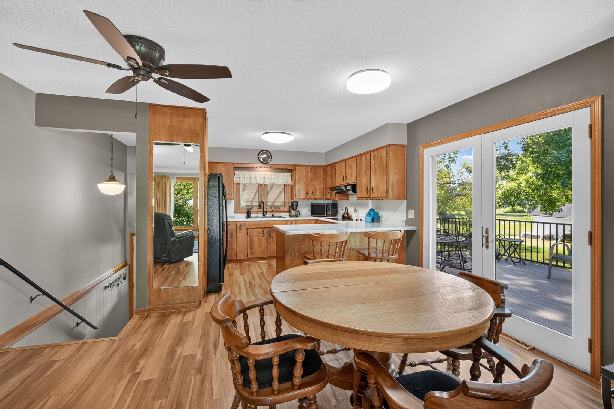 655 2nd Street Property Photo 5