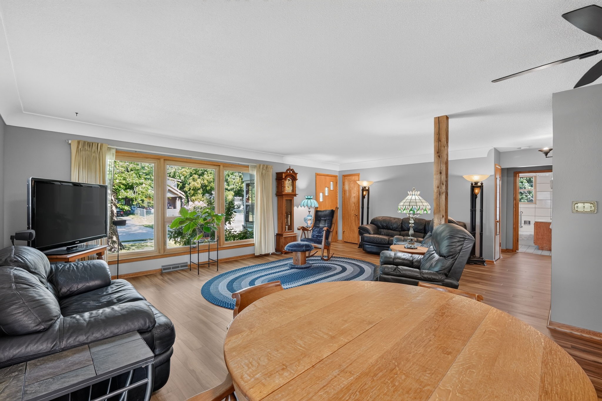 655 2nd Street Property Photo 6