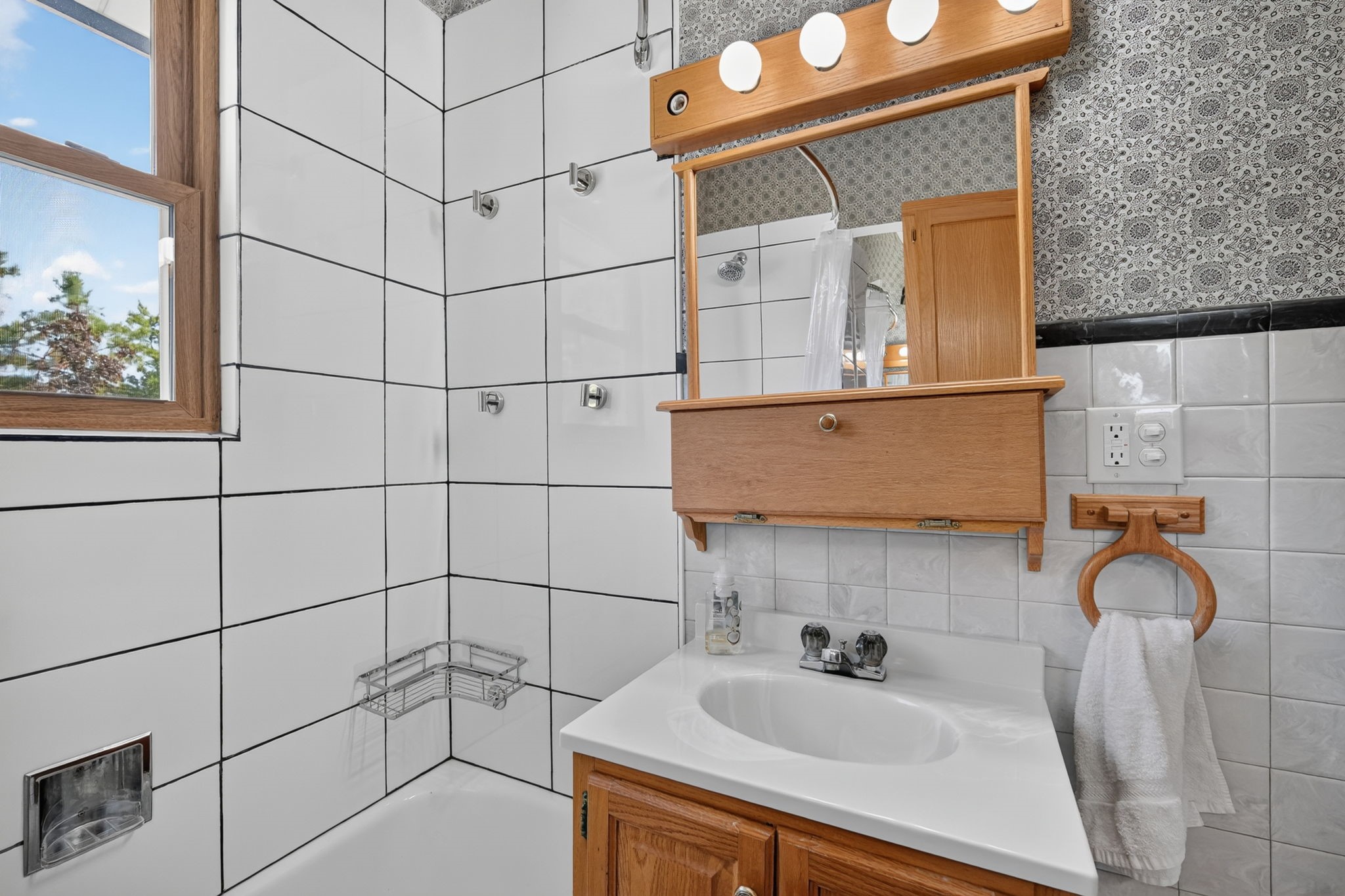 655 2nd Street Property Photo 12
