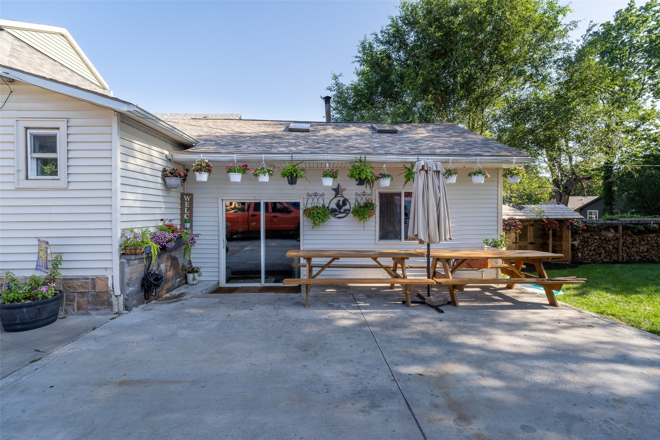 1273 E 18th Street Property Photo 5