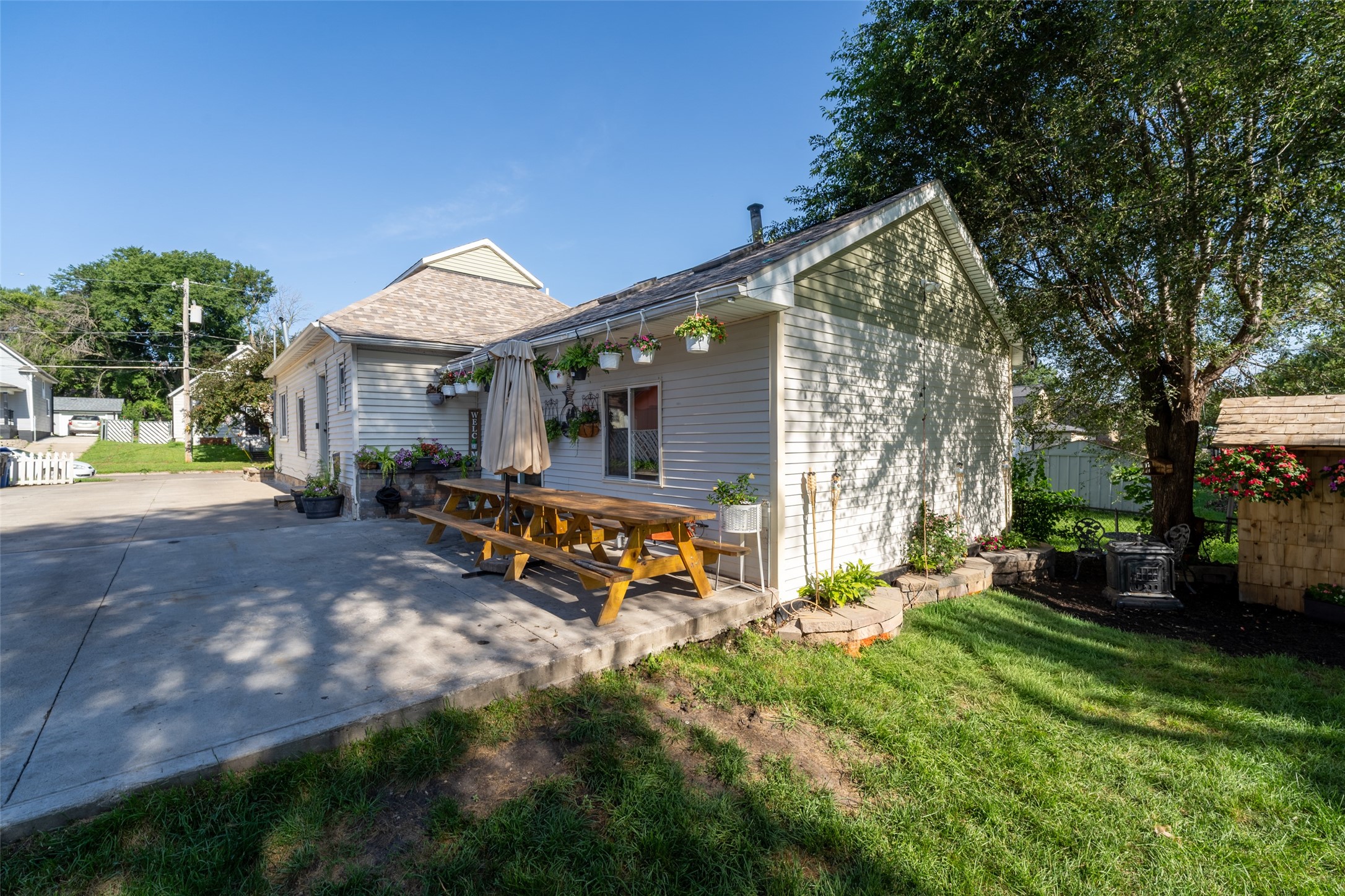 1273 E 18th Street Property Photo 6