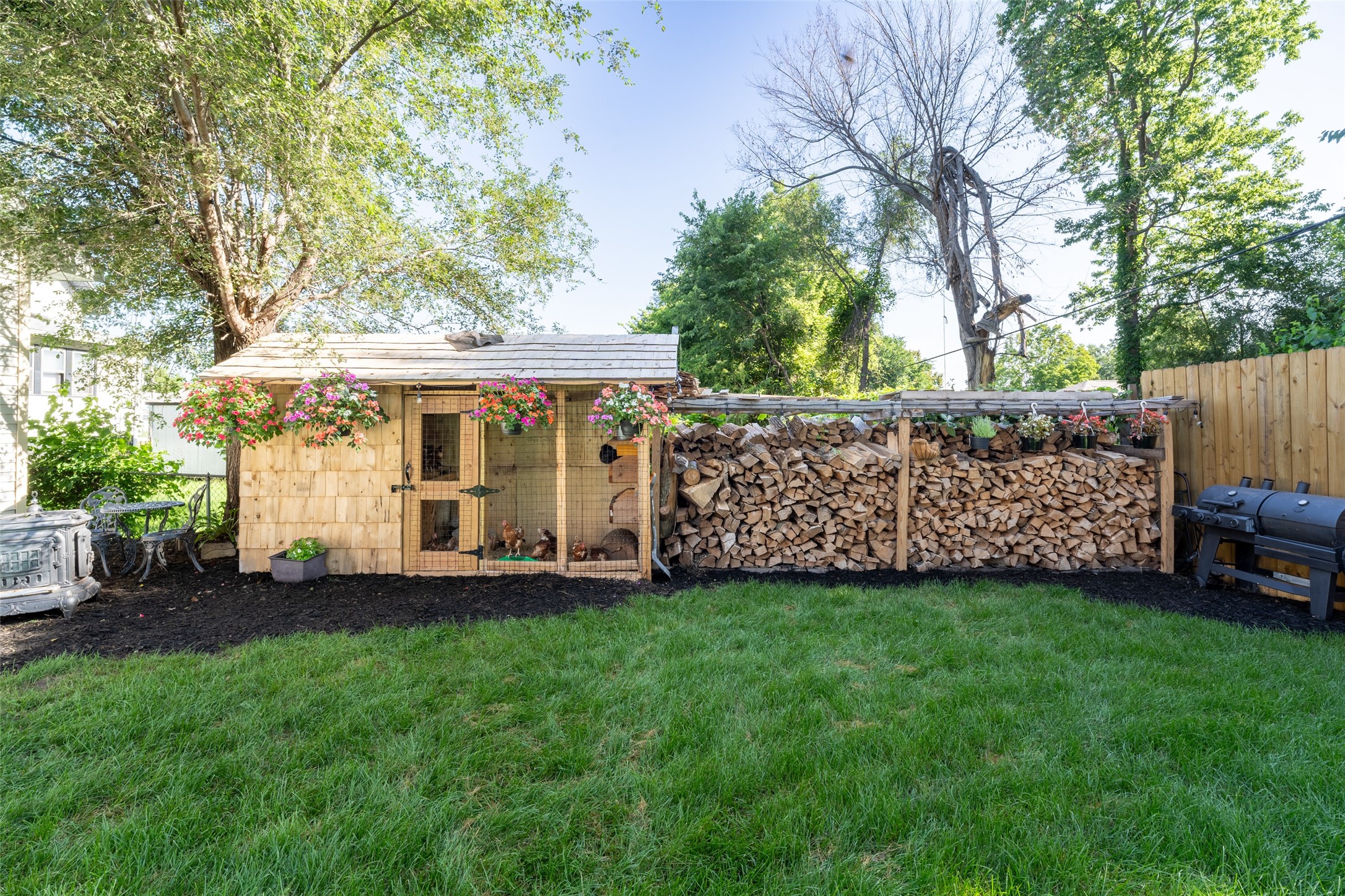 1273 E 18th Street Property Photo 7